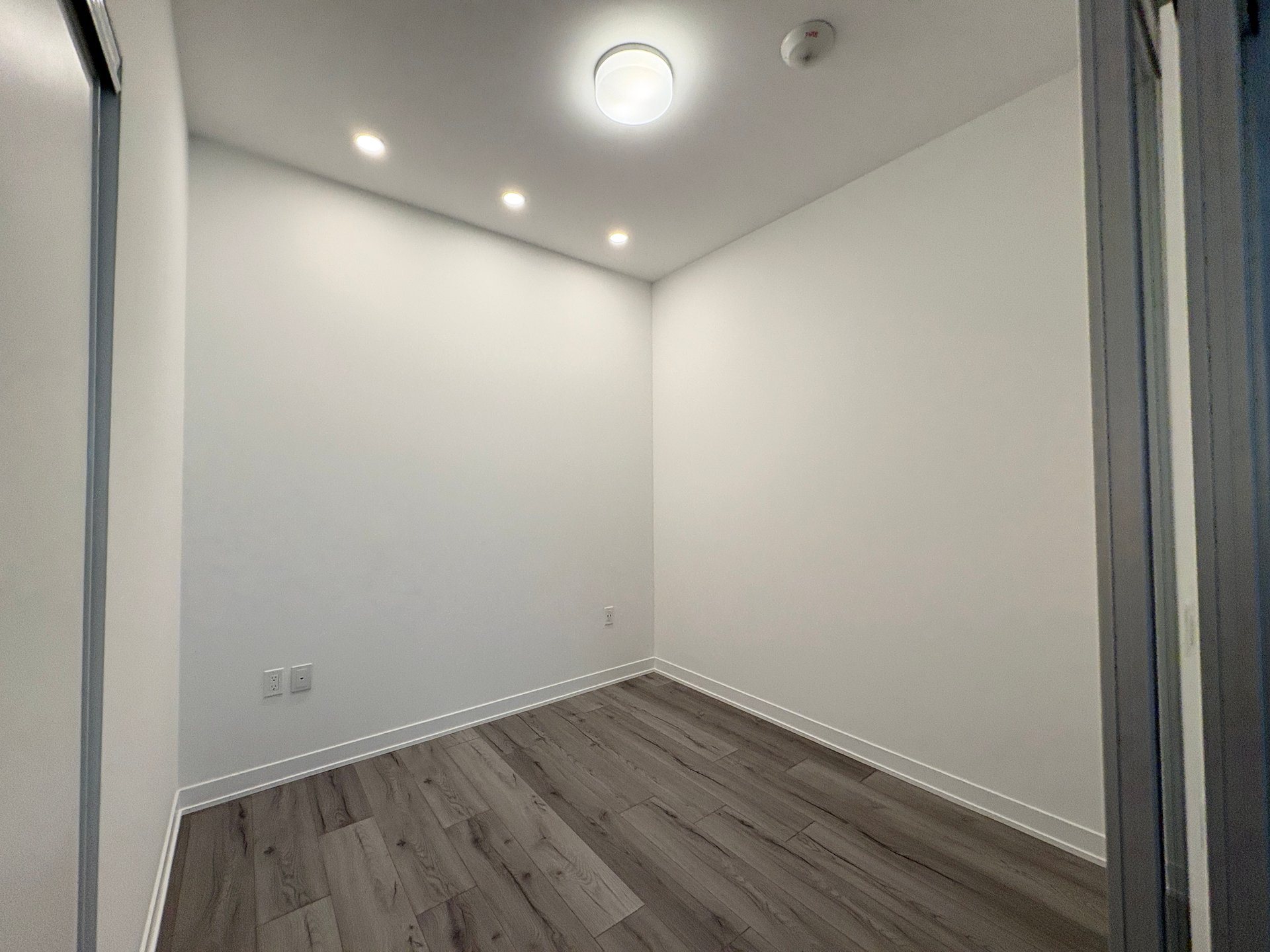 395 Dundas Street W Unit: 223