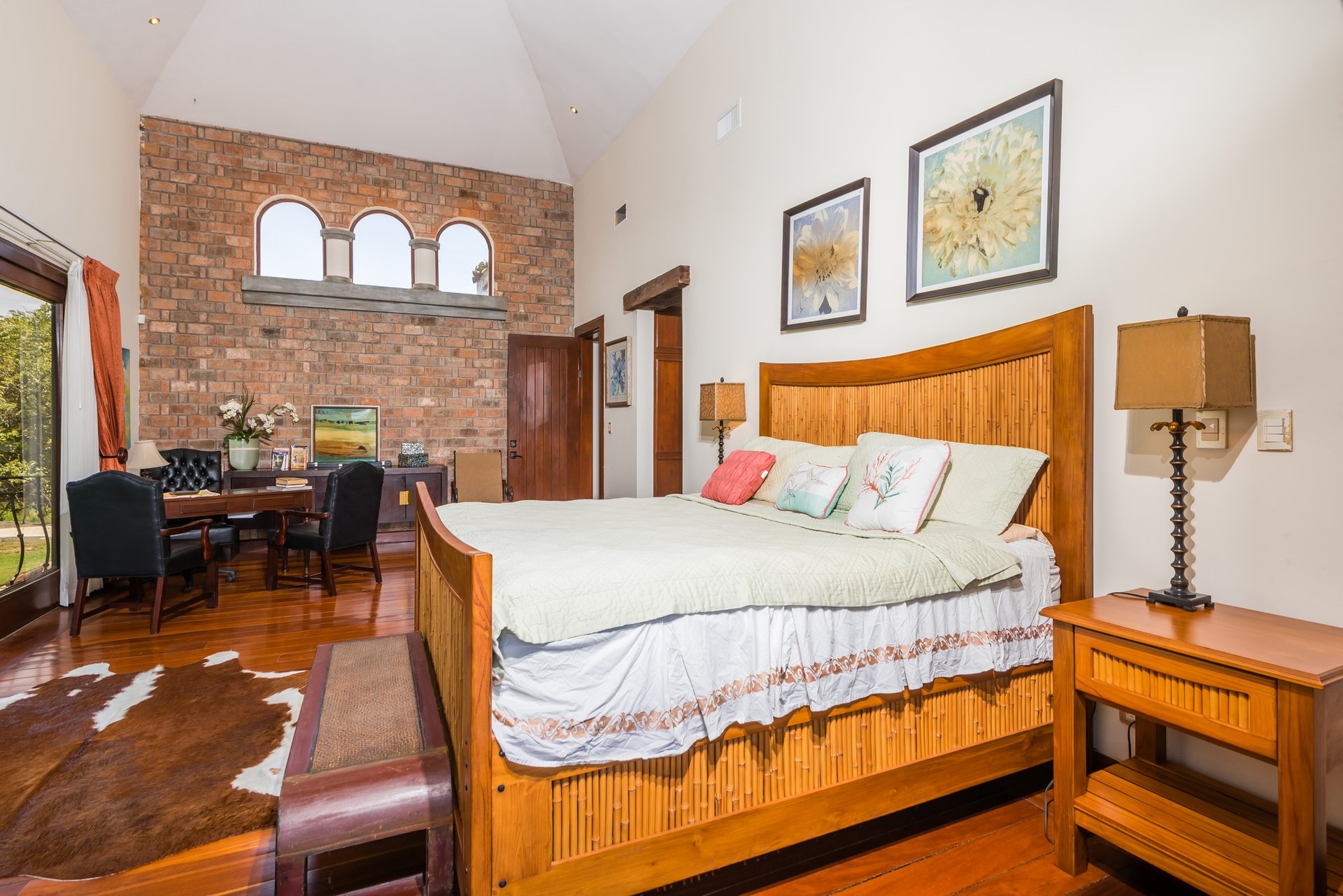 Casa Miraflores, Reserva De Golf #94 | Welcome to Casa Miraflores, an exquisite colonial-style estate home located in Hacienda Pinilla!