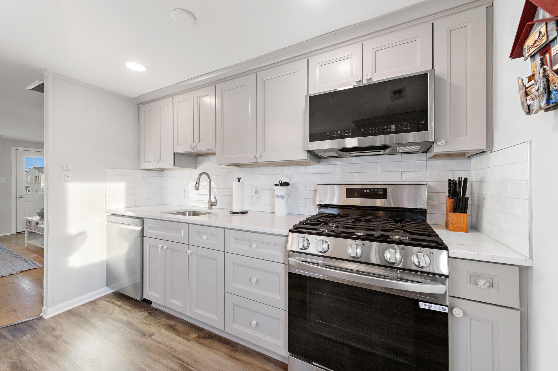 216 Taylor Ave, 2nd Floor Unit
