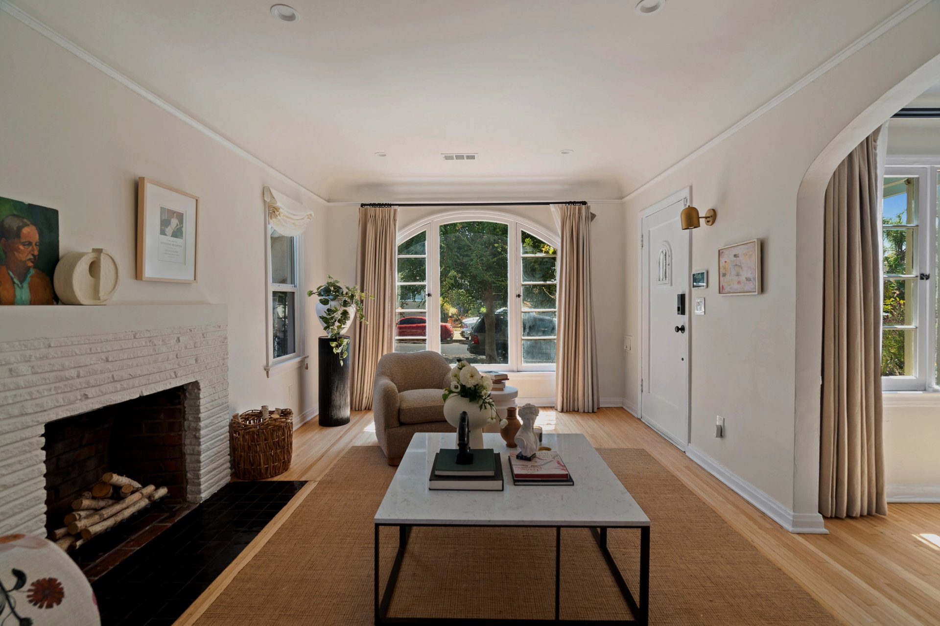 Re-imagined Quaint Country English with Guest House and Grand Rear Yard!