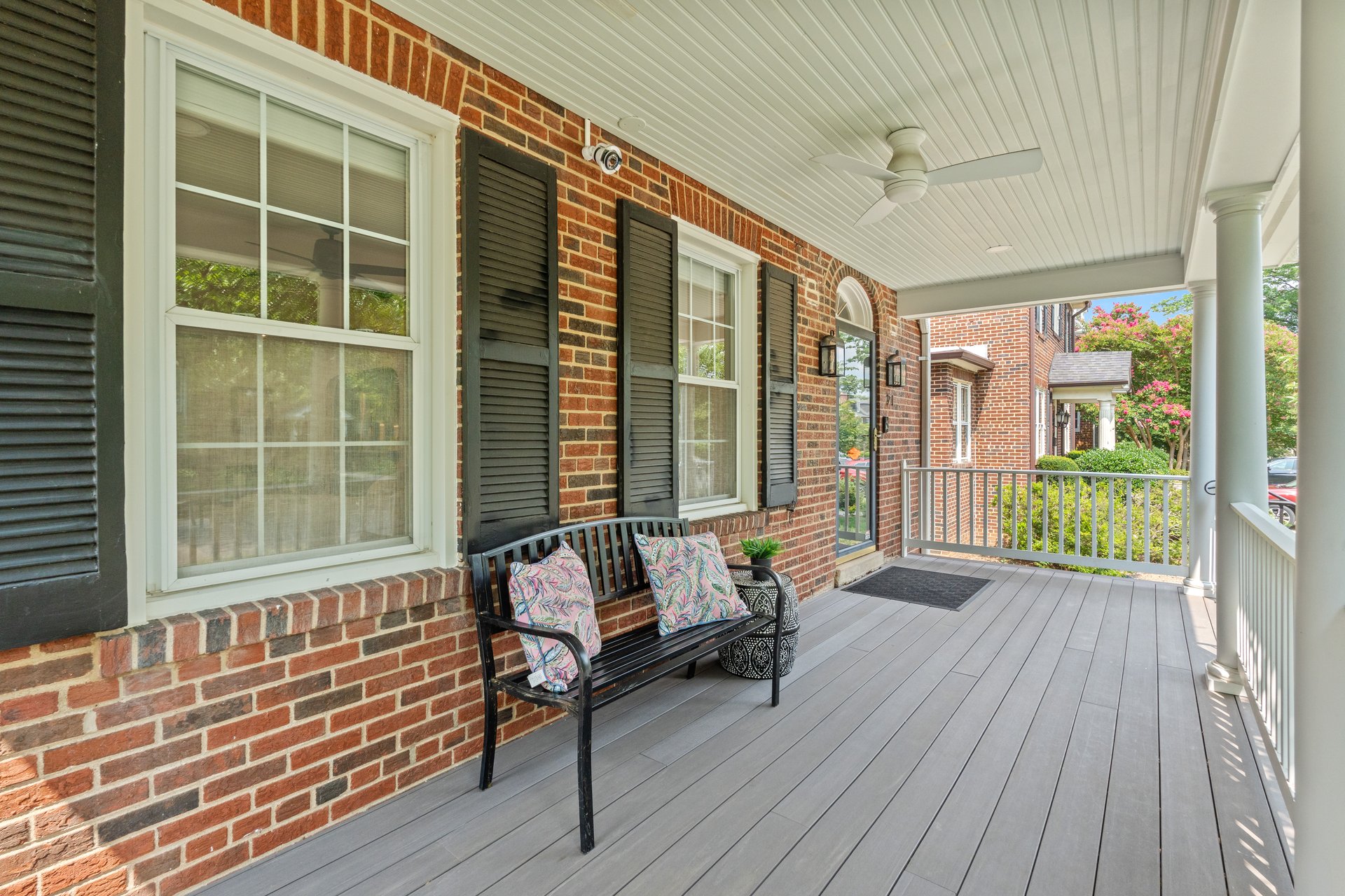 21 W Oak Street