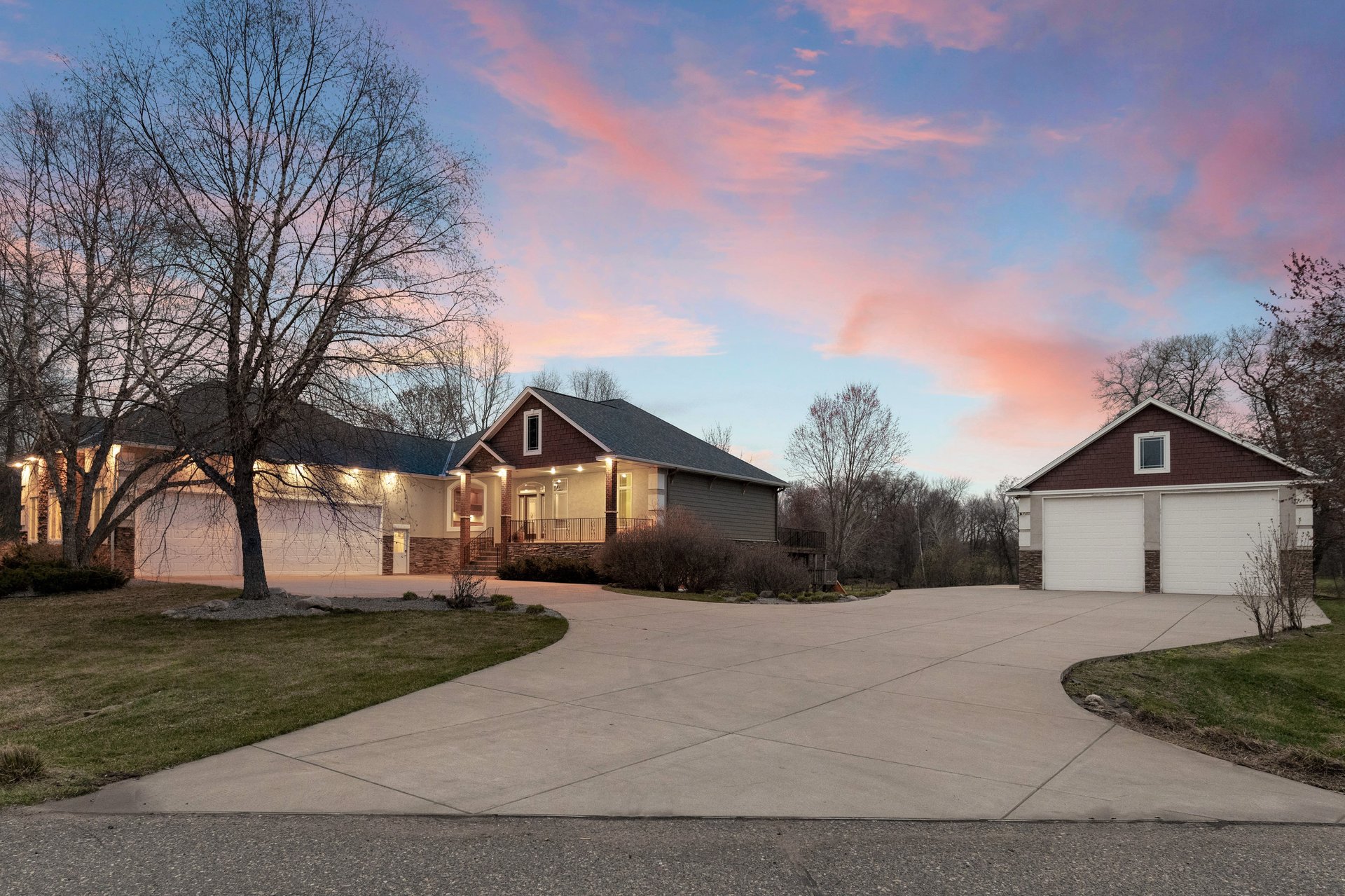 Exquisite Custom Built Rambler on the Refuge Golf Course