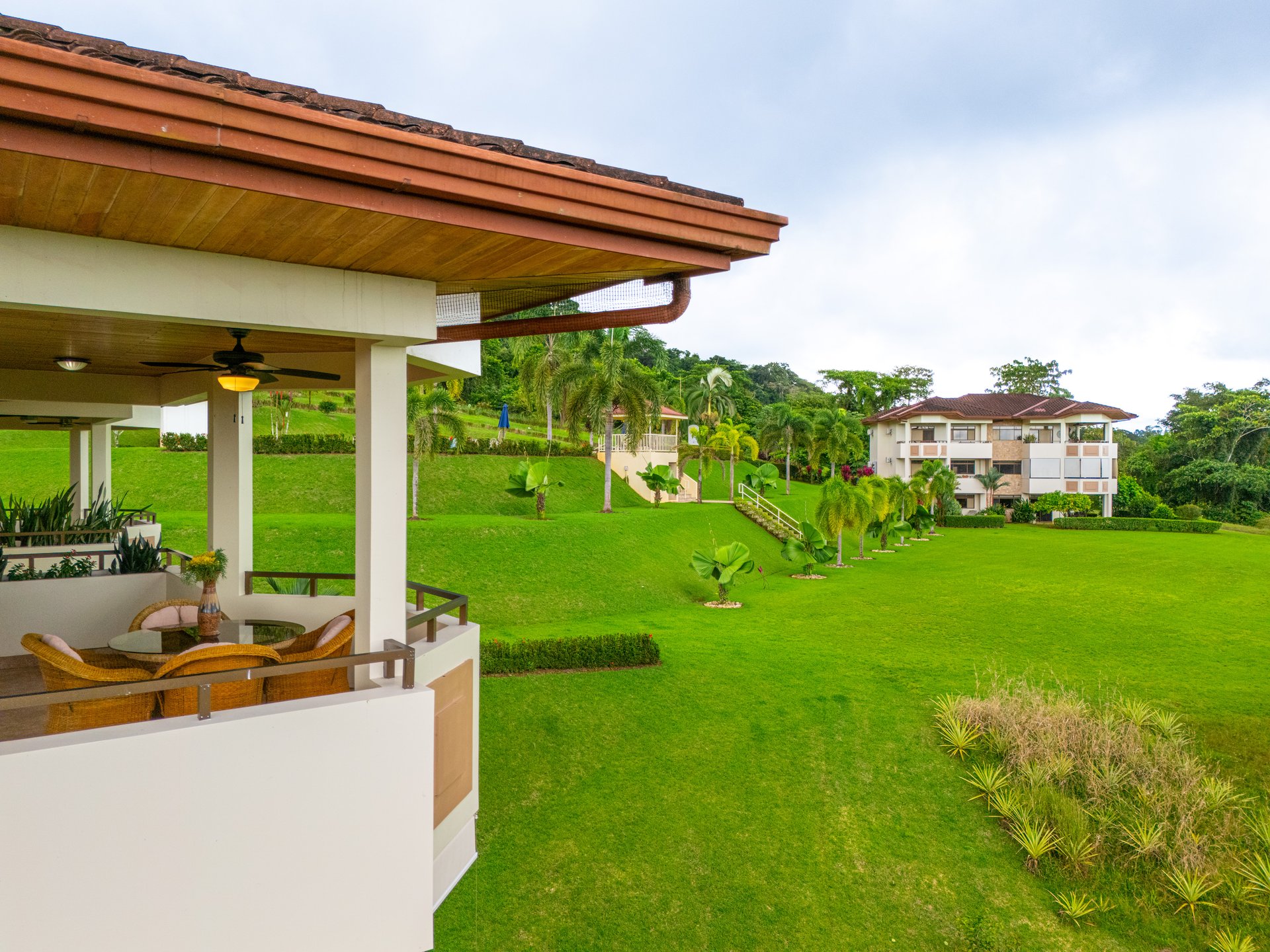OSA Golf -  2 bed 2 bath Penthouse Condo! With Golf Membership