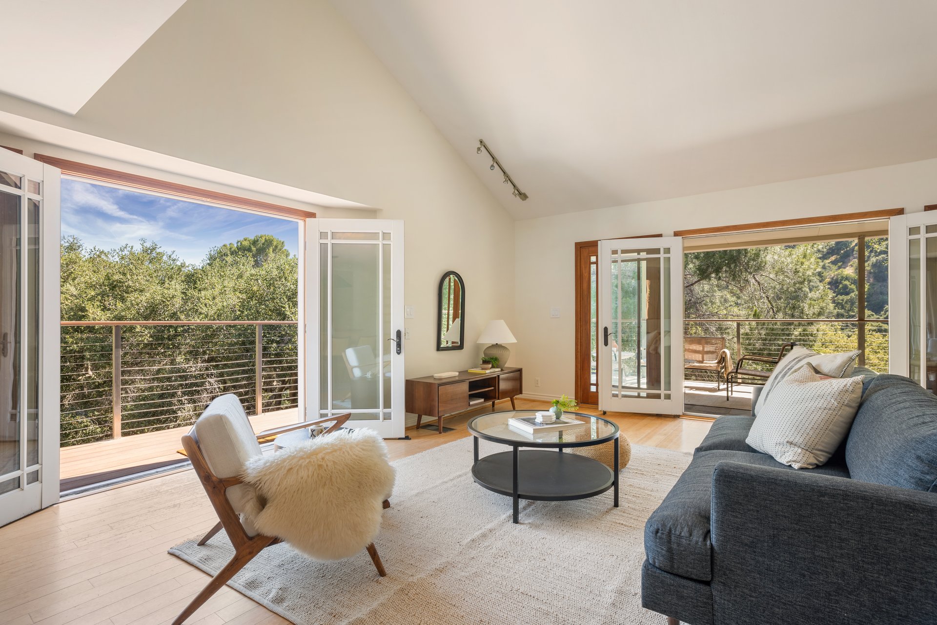 1310 N Topanga Canyon Blvd