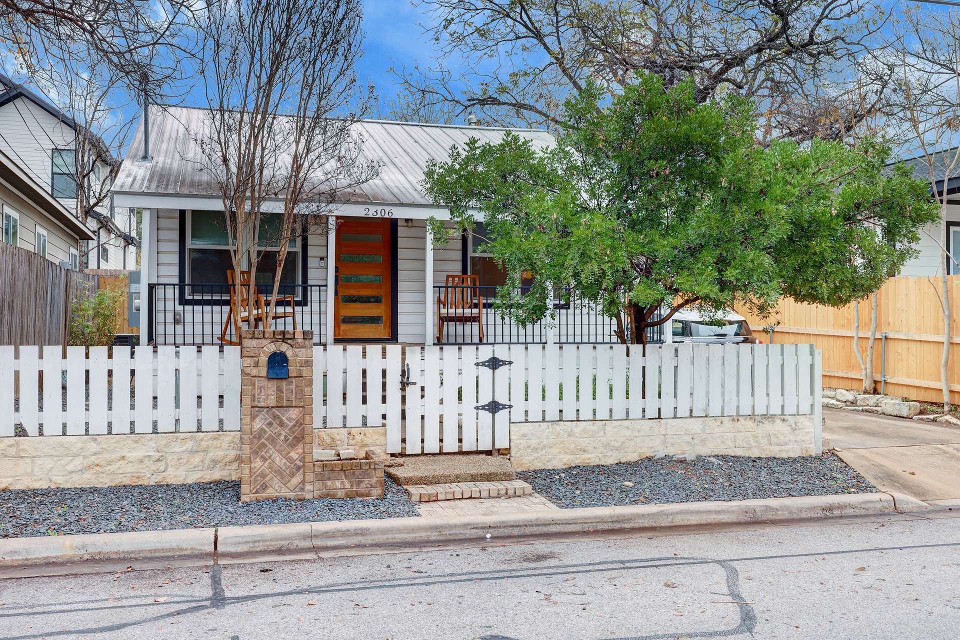 2306 Santa Maria St