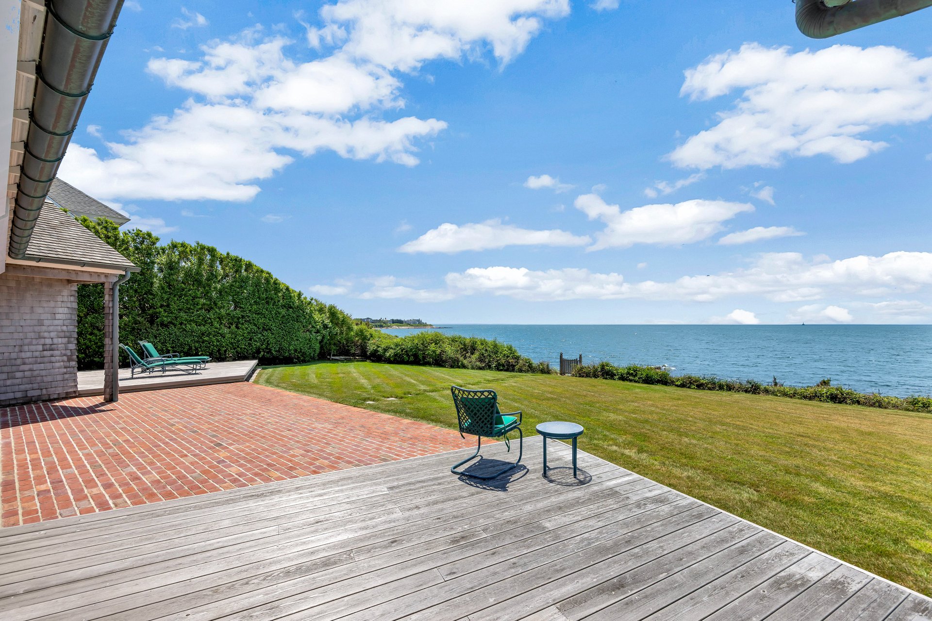 Panoramic Views on Nyes Neck