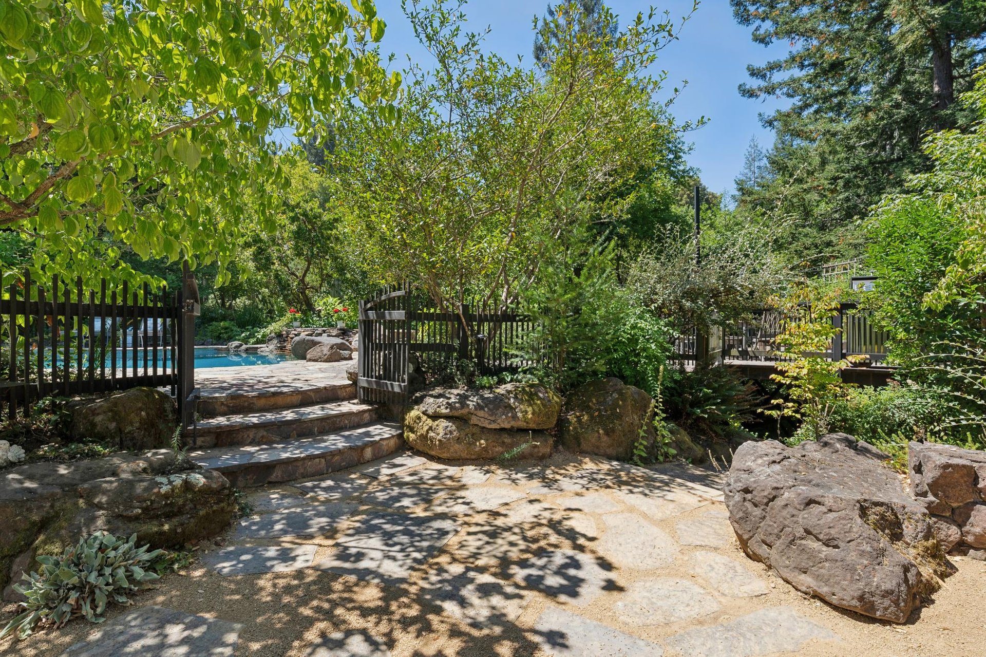 28 Black Log Rd