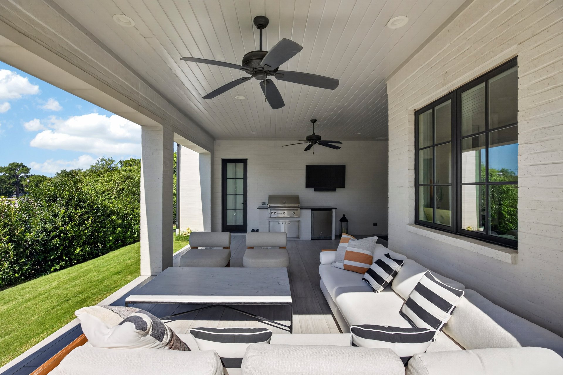 Prime Location to Country Day School