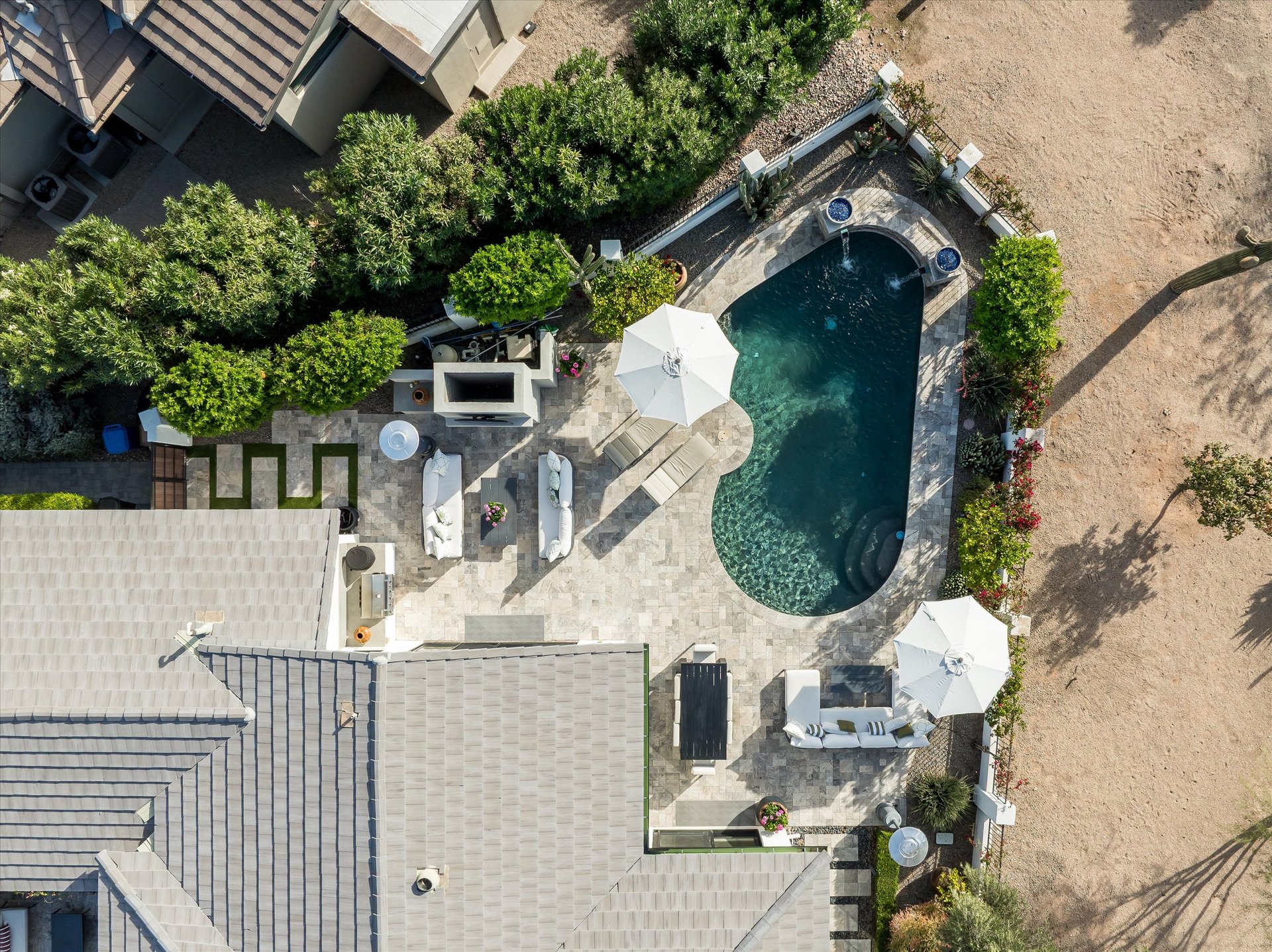 5635 E LINCOLN Drive 33