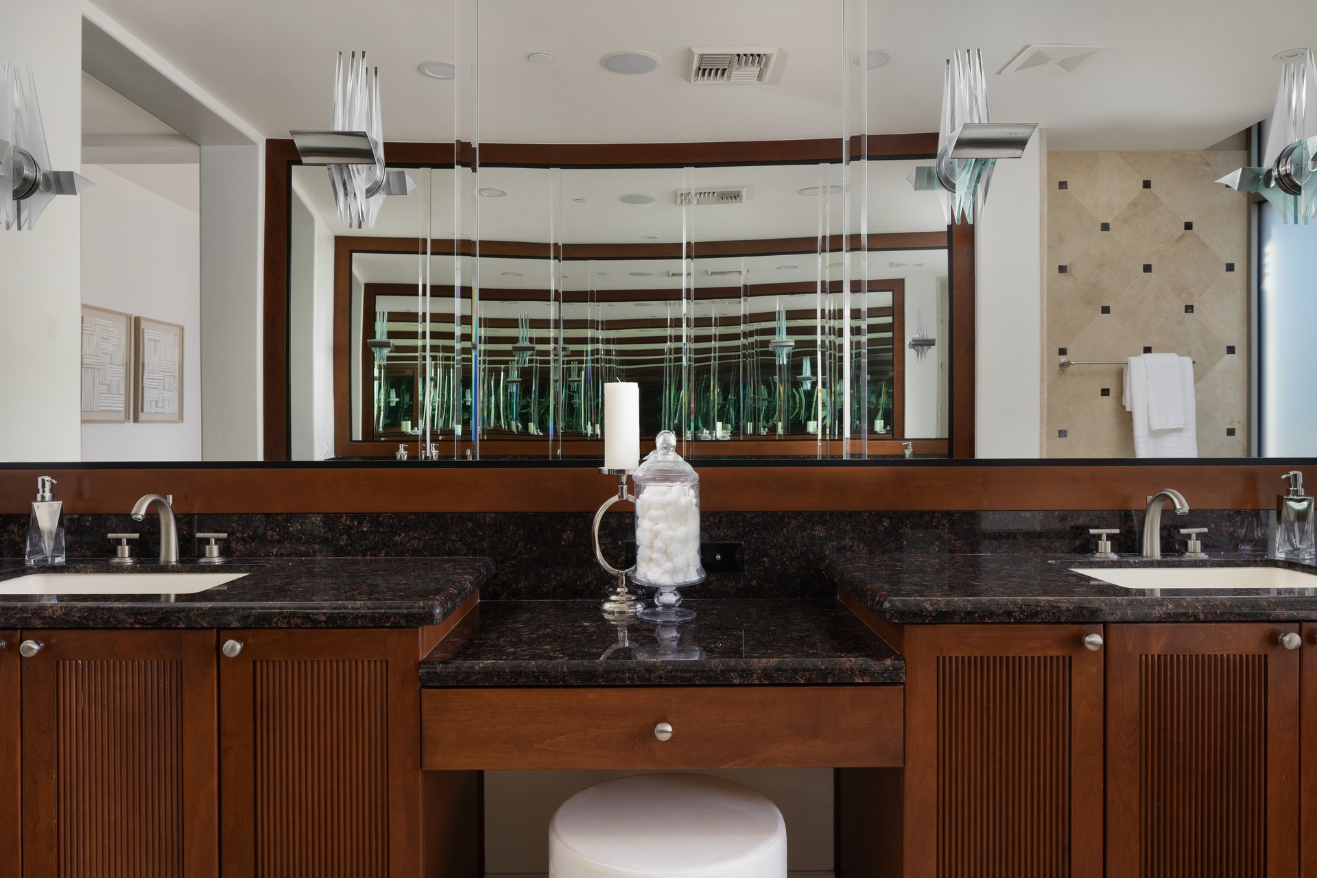2402 E ESPLANADE Lane 1001