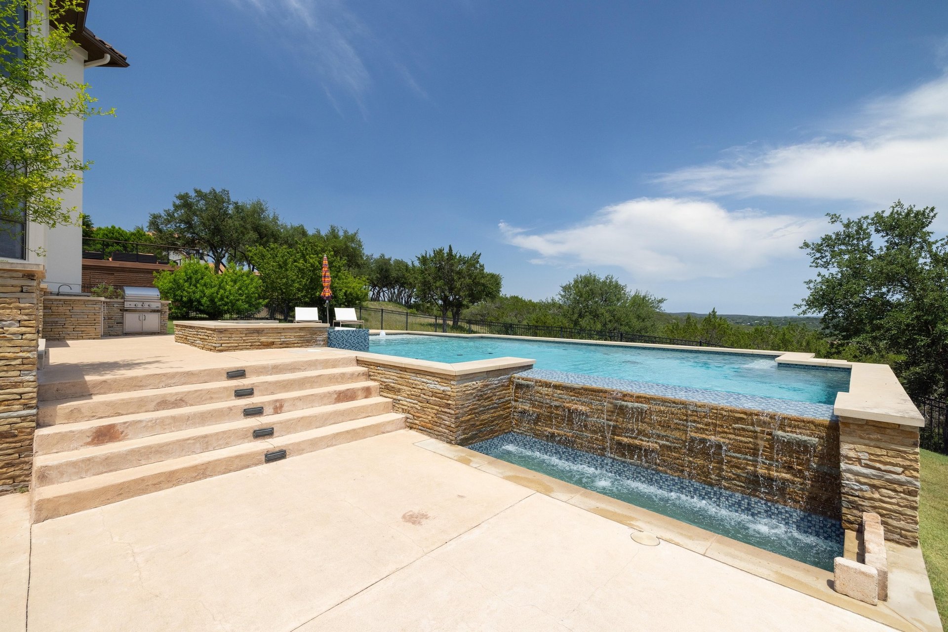 1501 University Club Drive