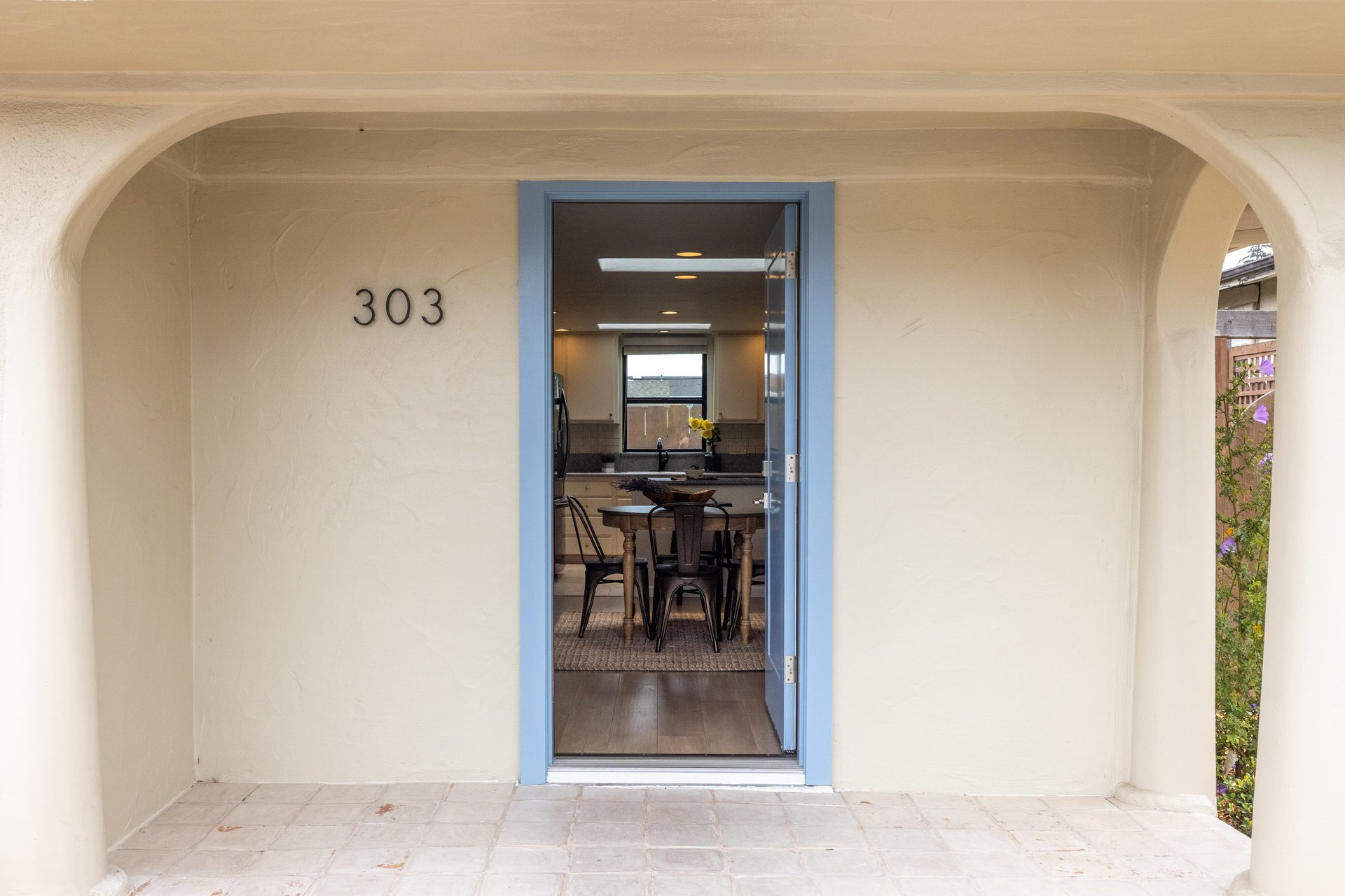 Monterey Sunbelt Living - 303 Del Robles Ave
