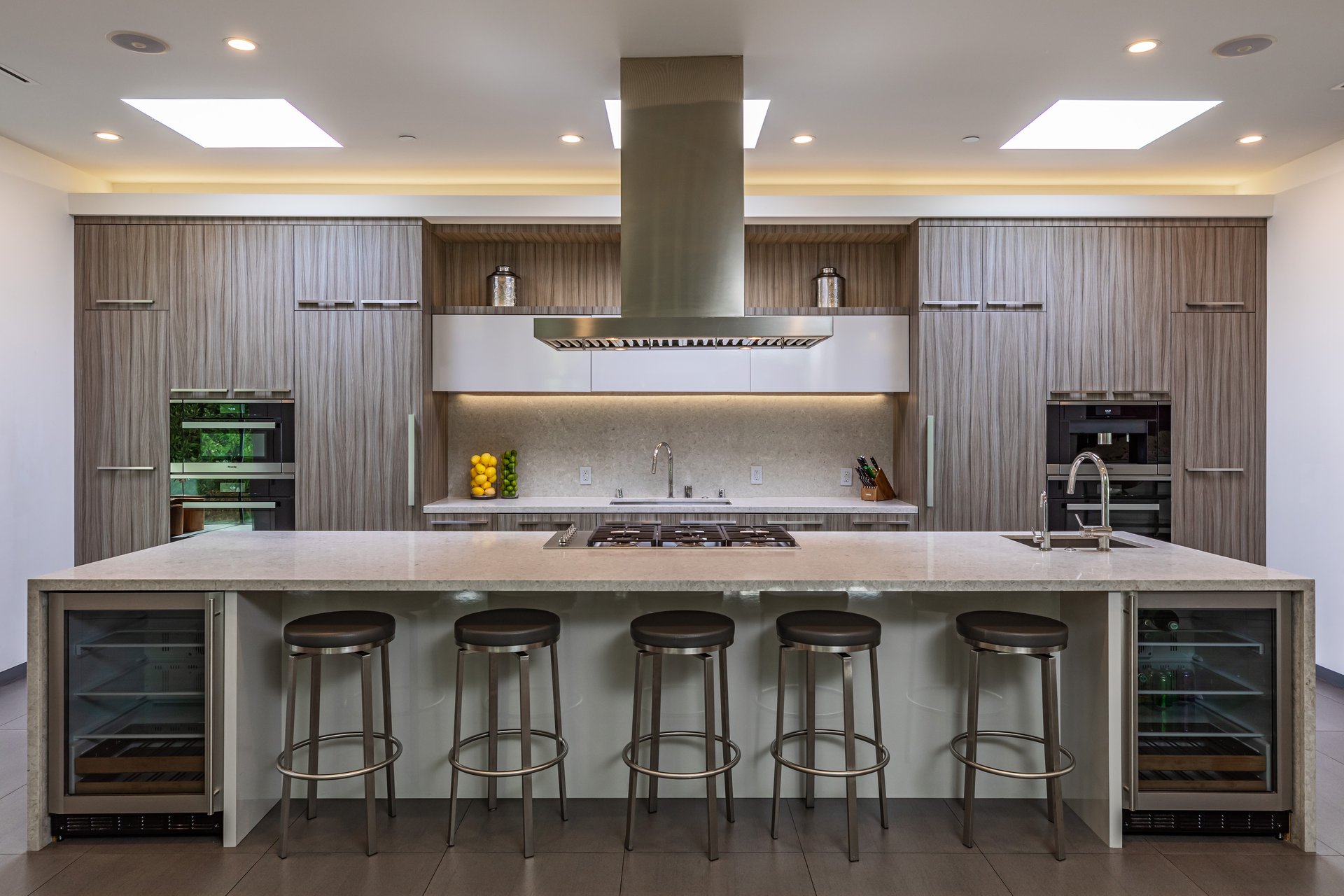 2002 LOMA VISTA DR