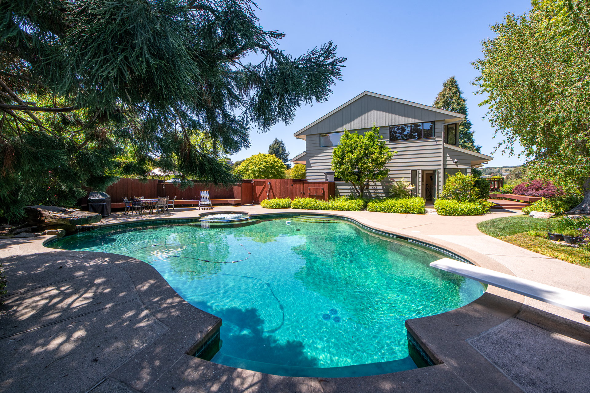 7 Burrell Ct