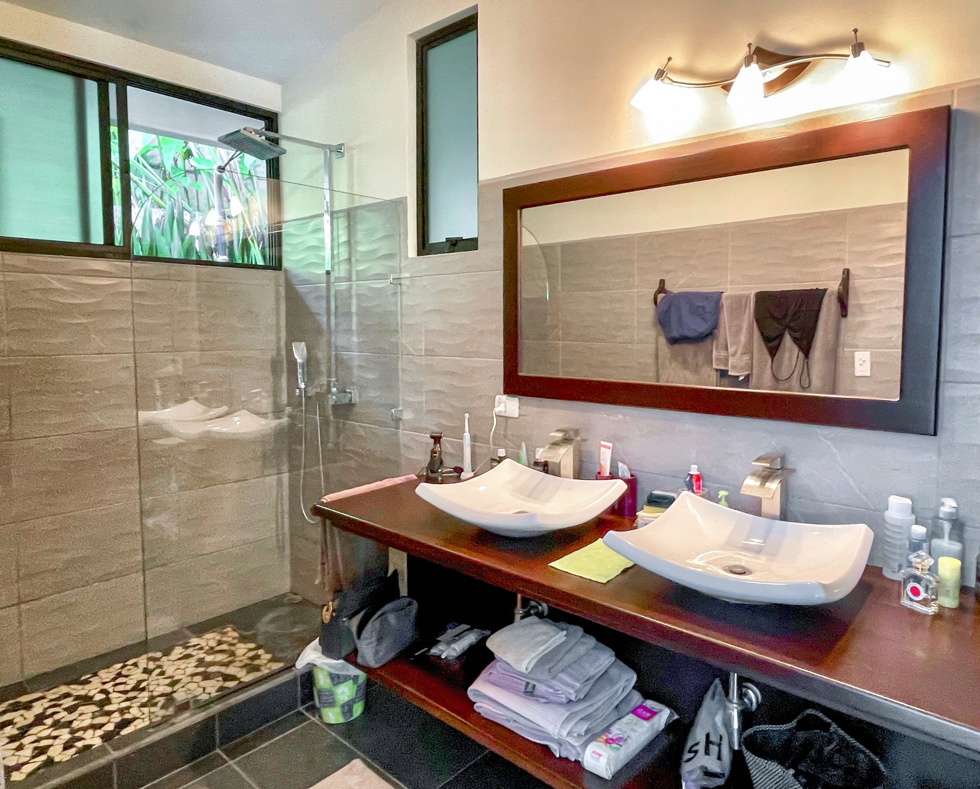 2.24 ACRES – 7 Bedrooms Ocean View Boutique Hotel With Two Pools, 5 Minutes to Uvita, Multiple Rental Options!!