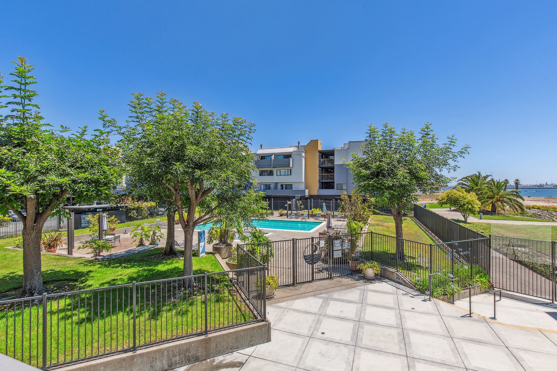 7 Embarcadero West #207