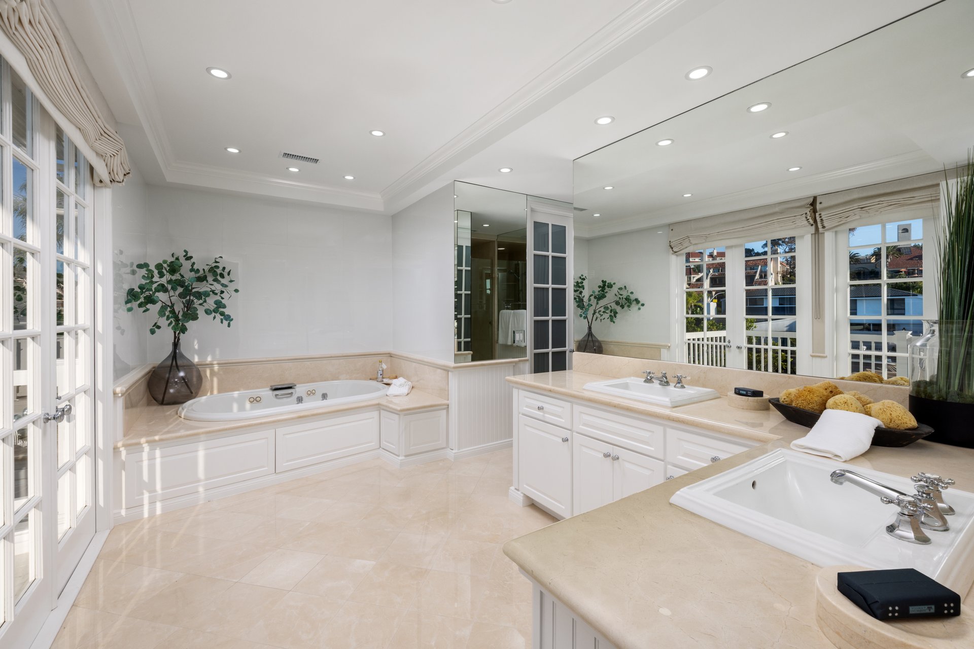 736 Harbor Island Drive 