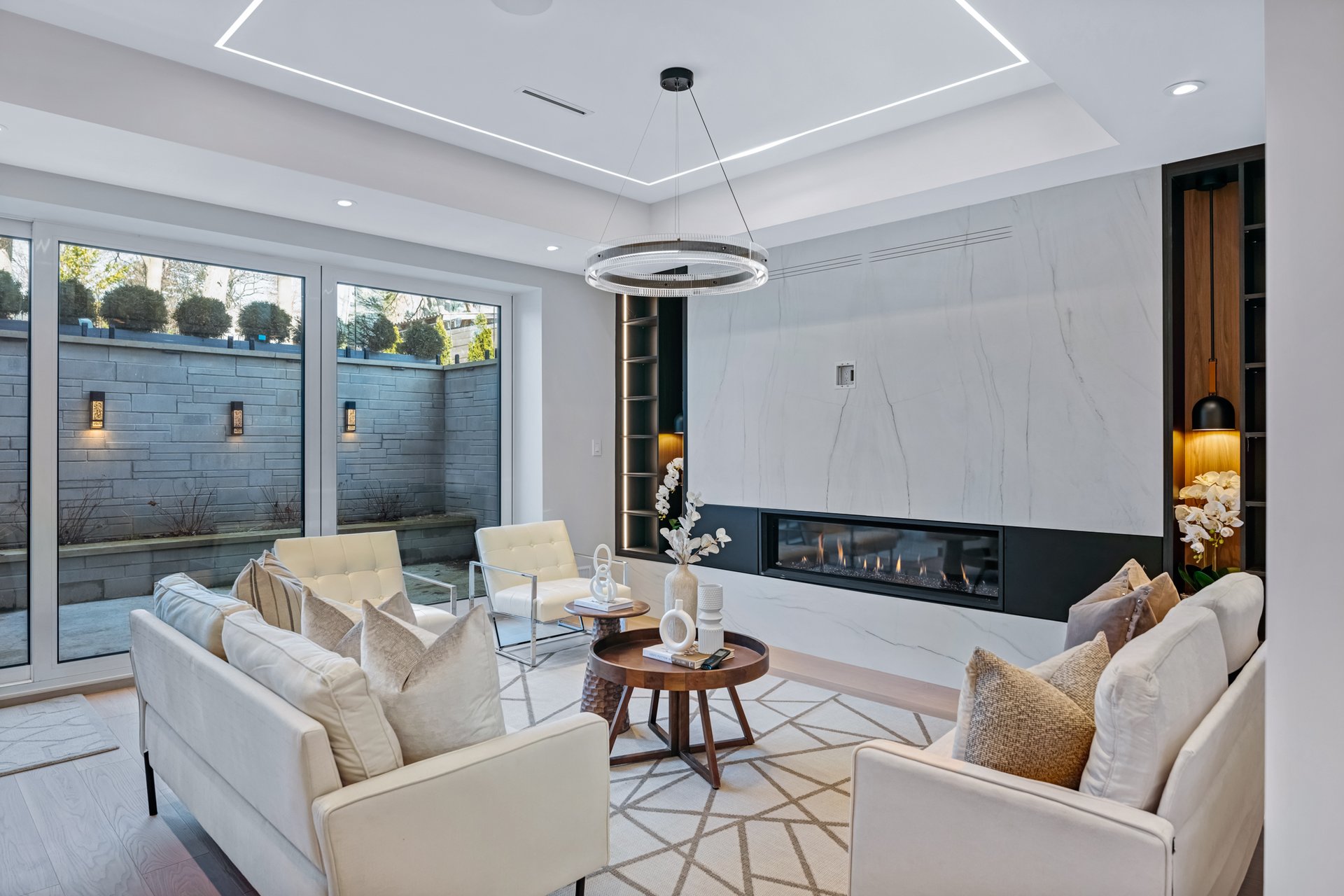 718 Balboa Dr