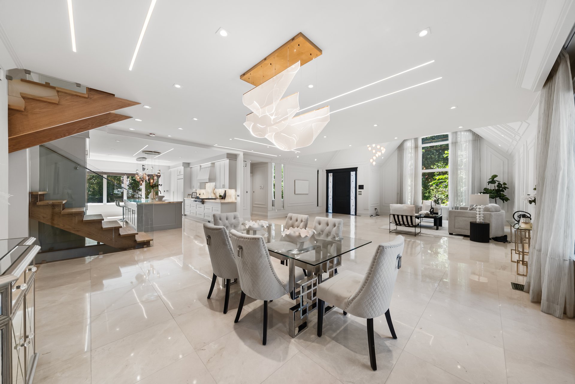  3168 Lakeshore Rd W