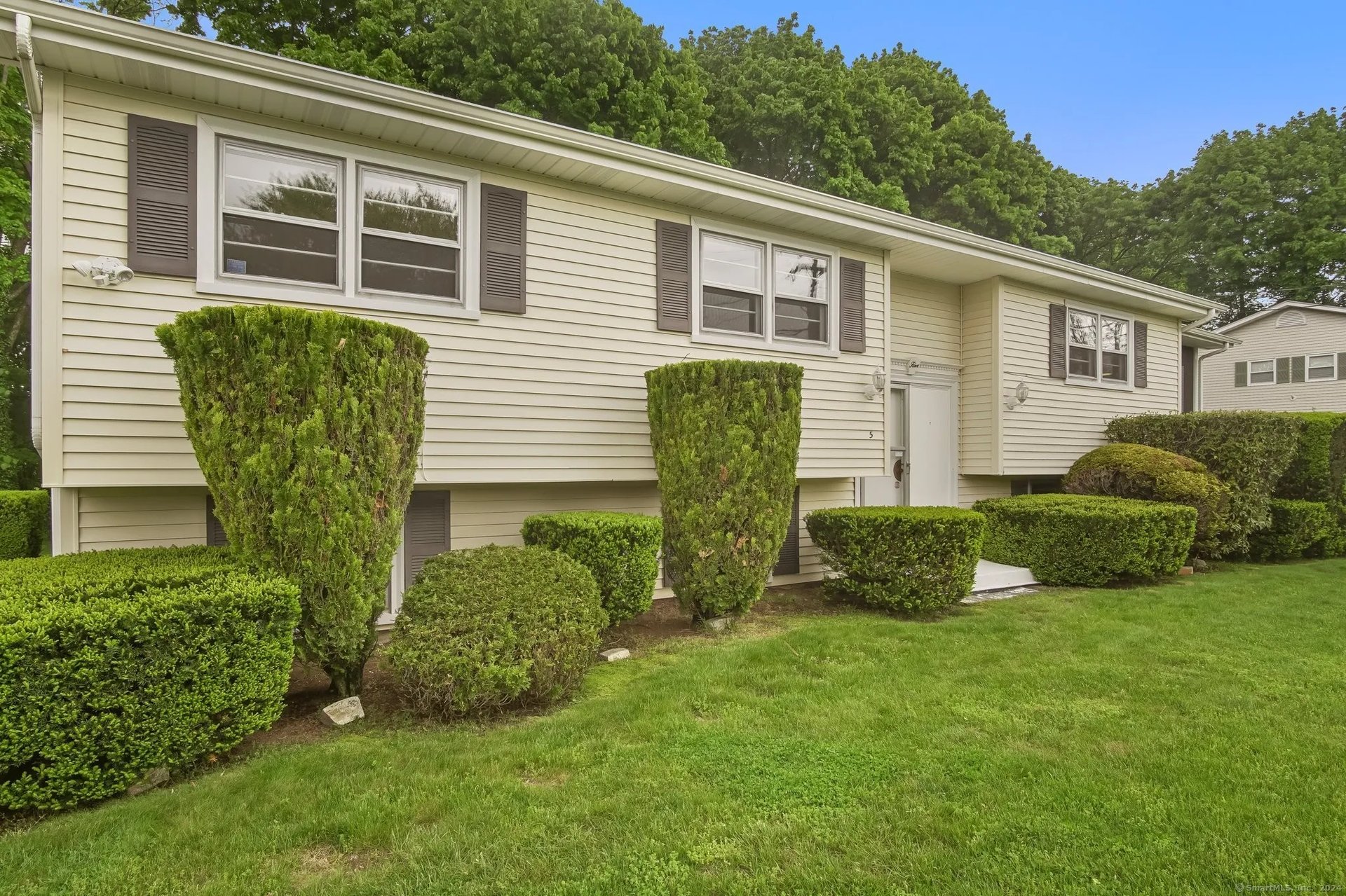 5 Waterbury Road