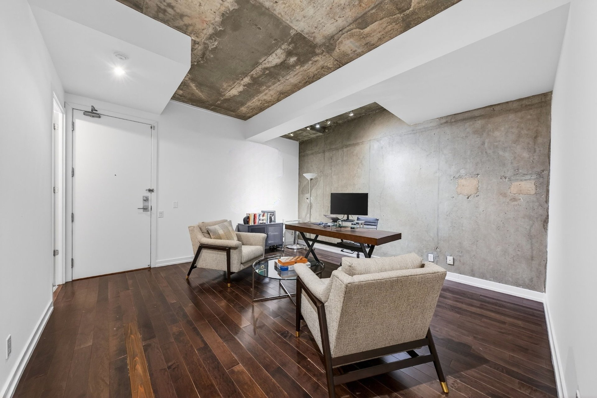  SOLD: In The Heart Of Vibrant King West