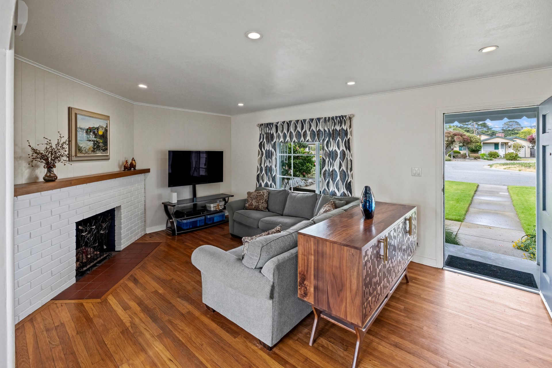 Charming Pacific Grove Cottage