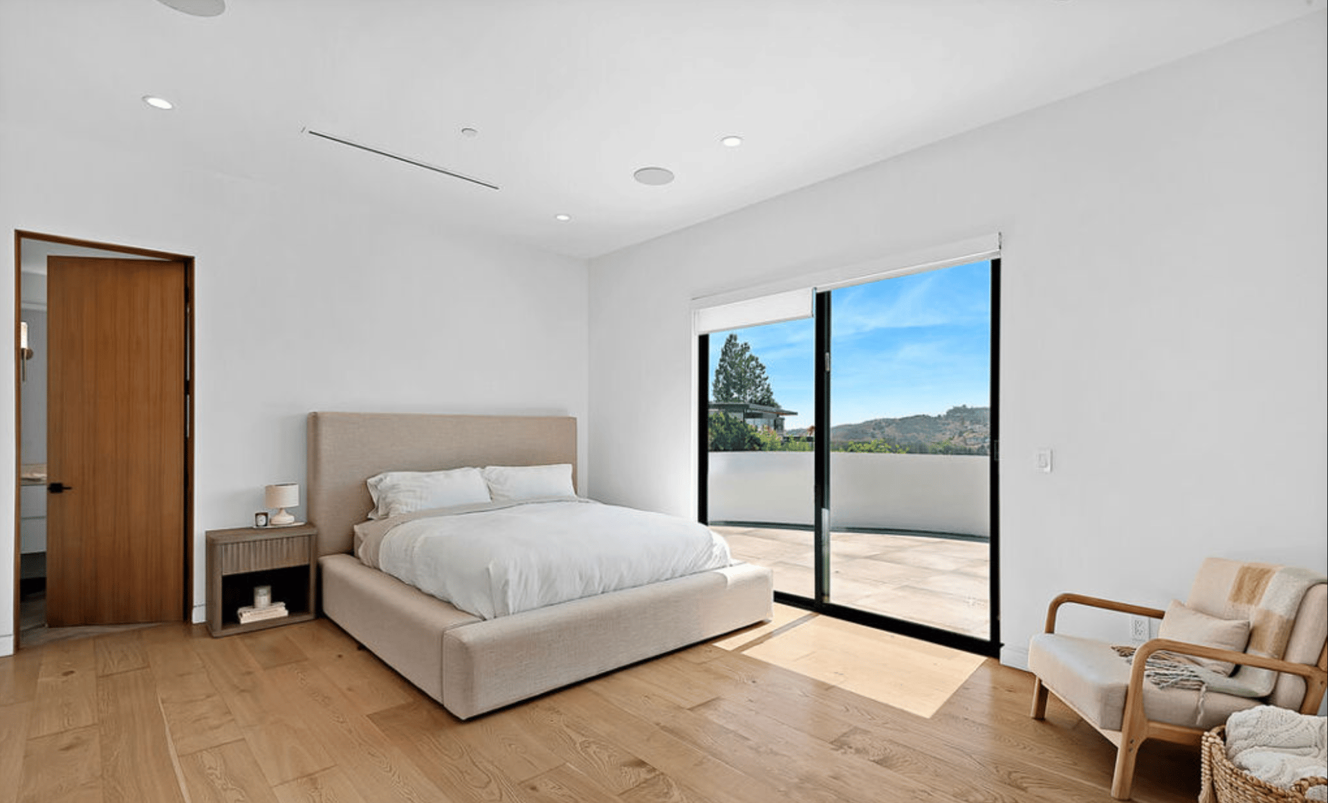Lakeview Aura, Mirror Lake Drive, 90068