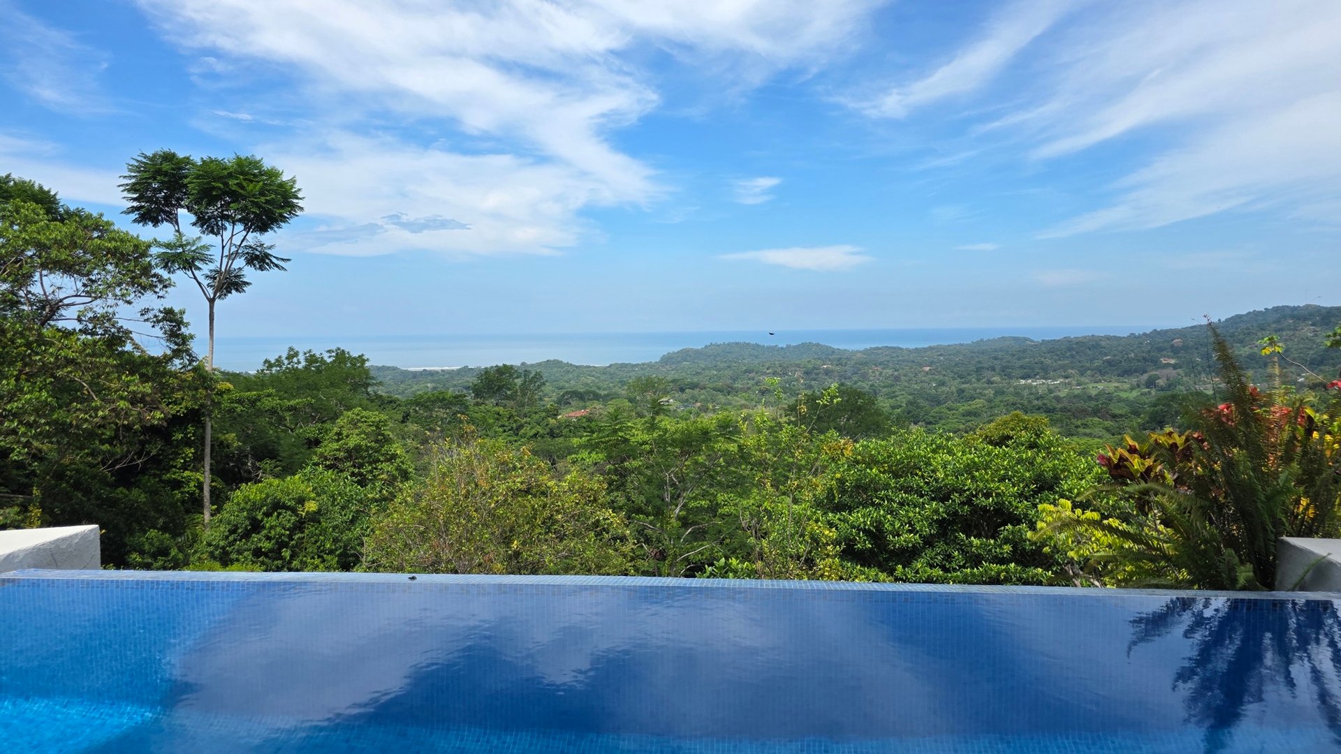 Ojochateau - Rare Ocean & Mountain View 4BR Home in Costa Rica