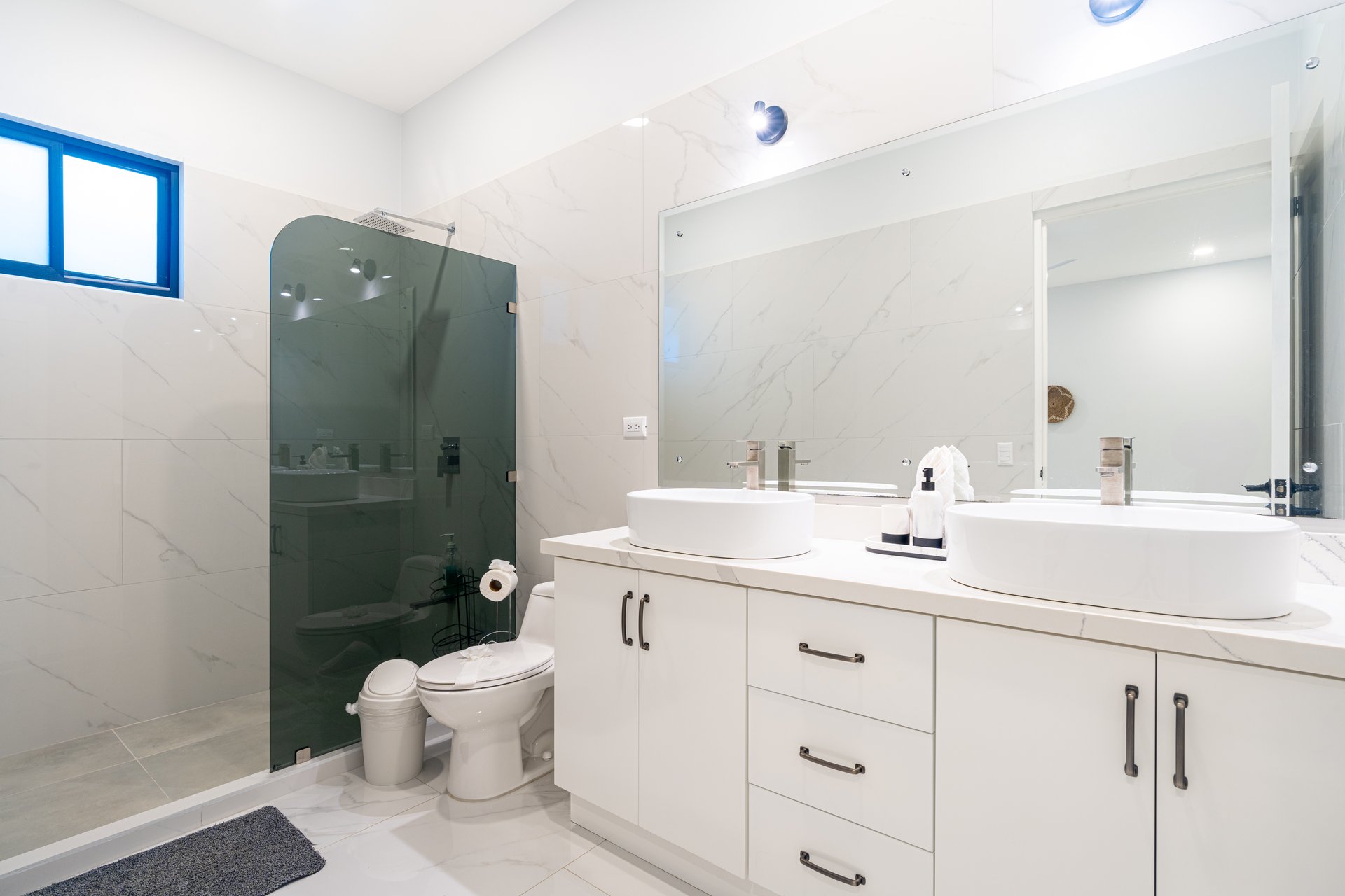 FIRE SALE!!!!! Immaculate New Build with Modern Design & Premium Features
