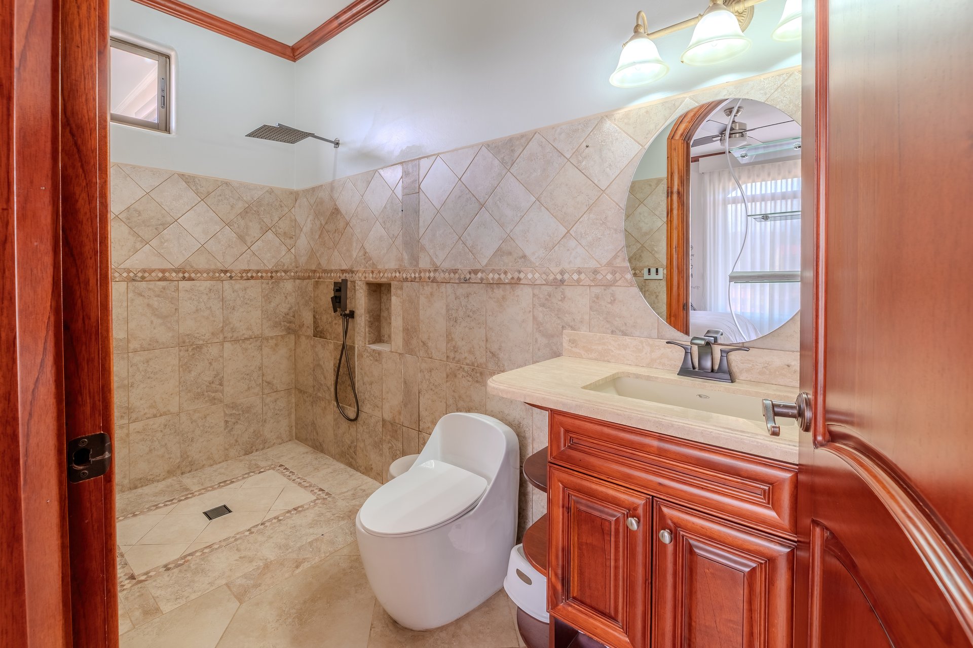 Luxury Home with Pool, Bar Area & Resort-Level Amenities | 6 br, 4.5 ba in Perez Zeledon 