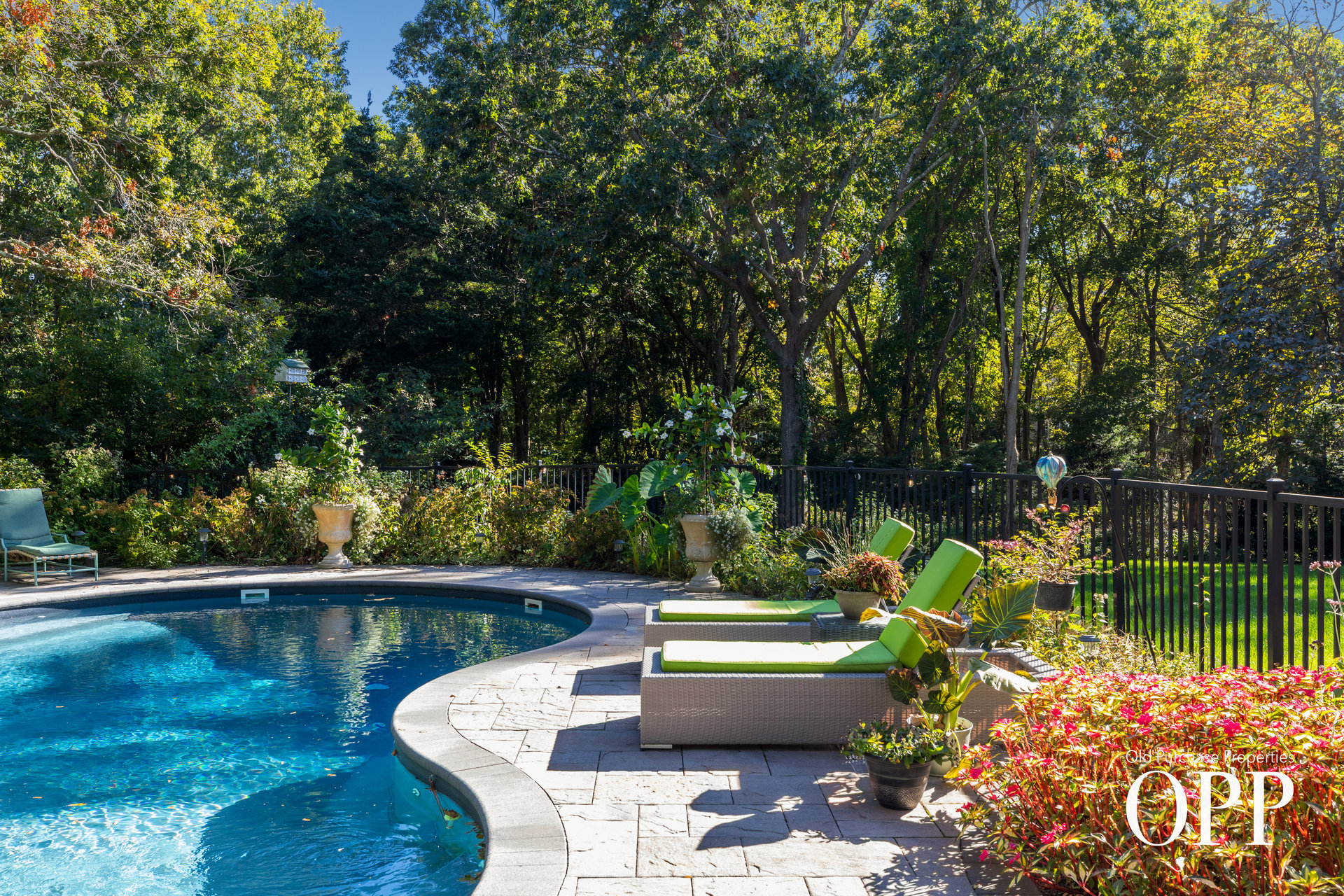 Hollywood: A Waterfront Modernist Retreat on 3.5 Acres