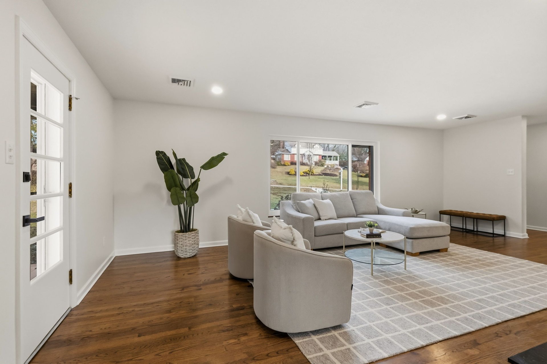 954 Lakemont Dr