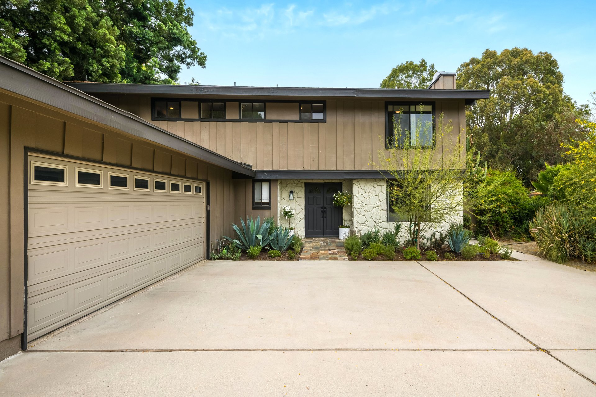 24417 Clipstone St, Woodland Hills 