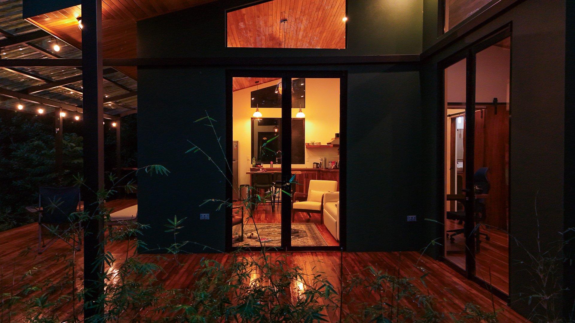 Costa Rica Mountain Retreat – 1.8 ha with Luxury Cabin, Private Lake & Riverfront
