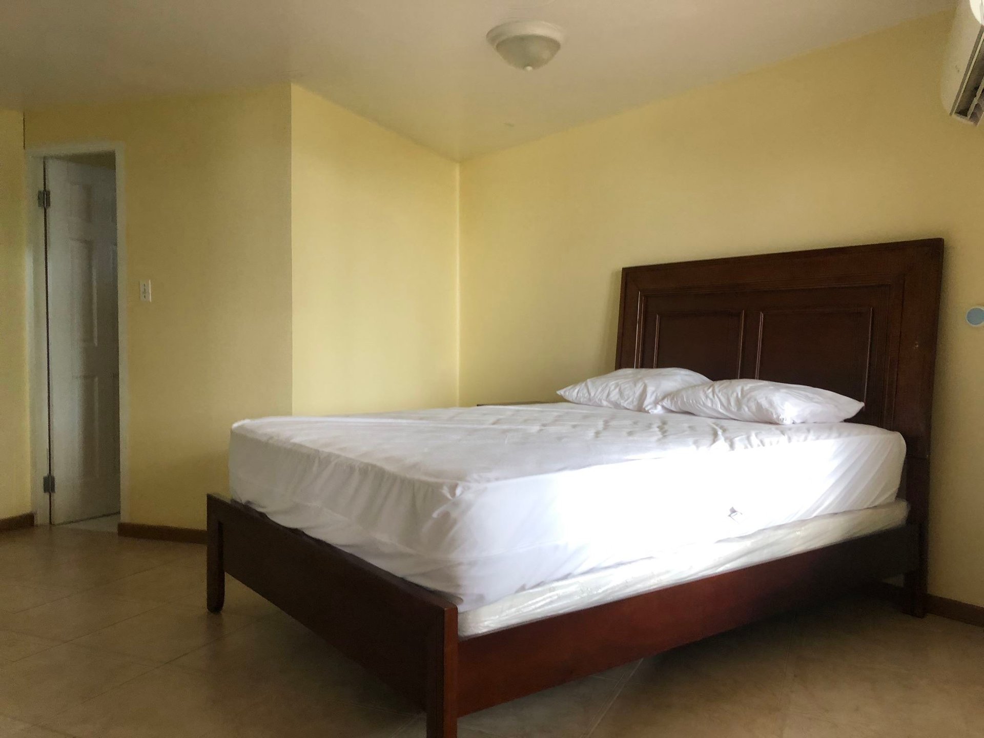 1089 Lambert Hills 1 Bedroom Apartment
