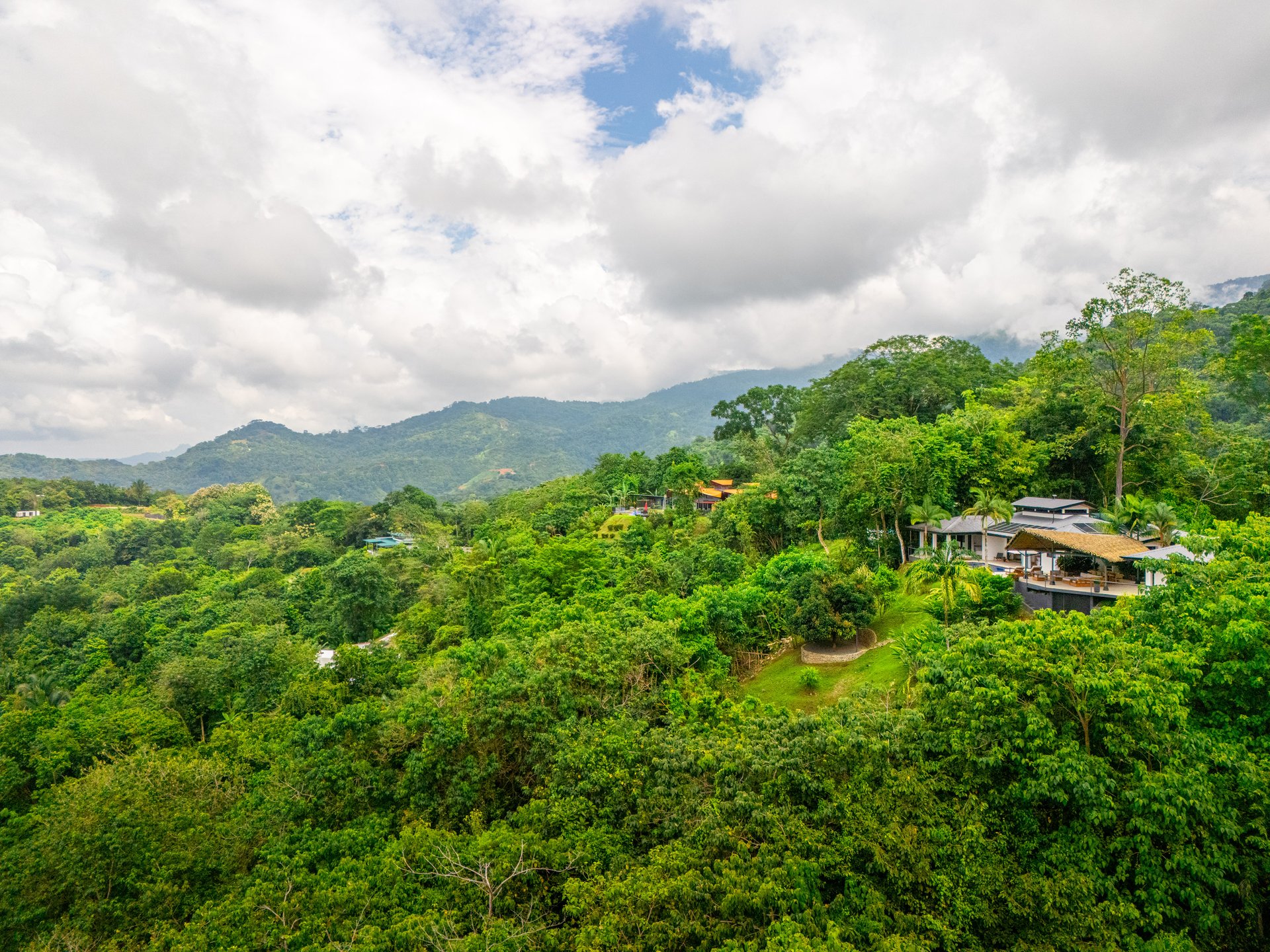 Casa Amarilla – Oceanview Luxury Meets Sustainable Living in Tres Rios