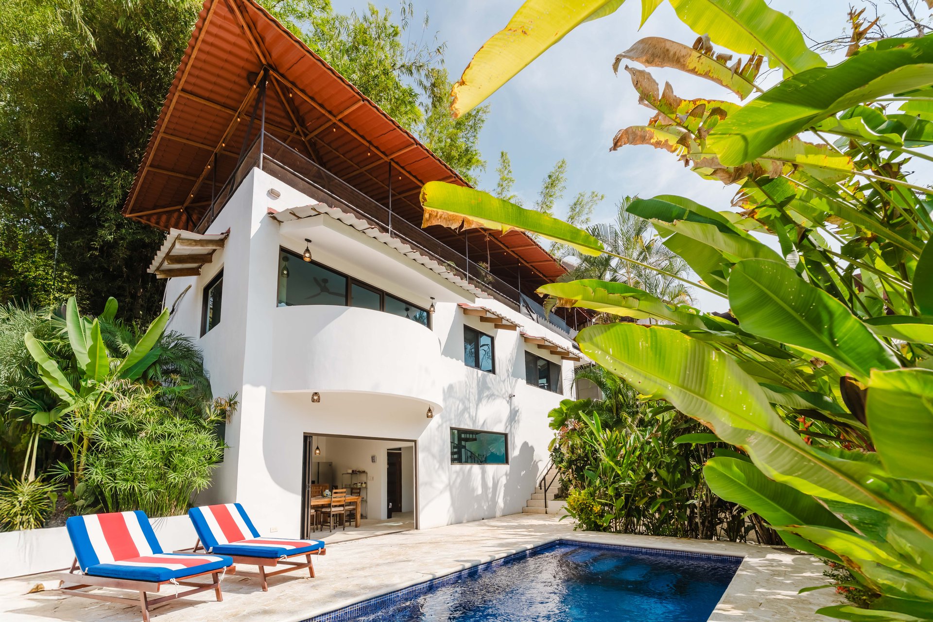 Casa Iguana - Fully Renovated Home Minutes from Marina Pez Vela 