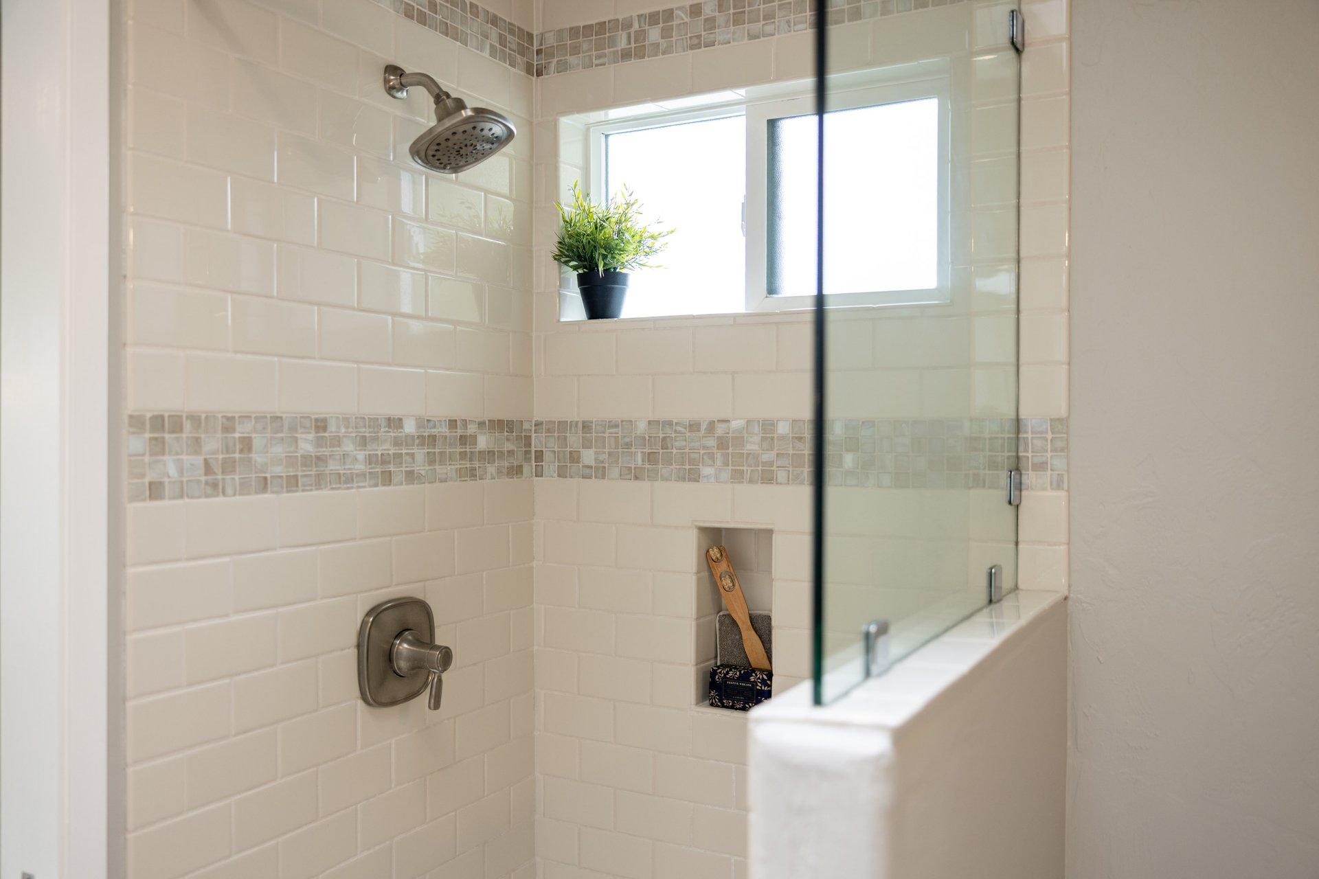 Monterey Sunbelt Living - 303 Del Robles Ave