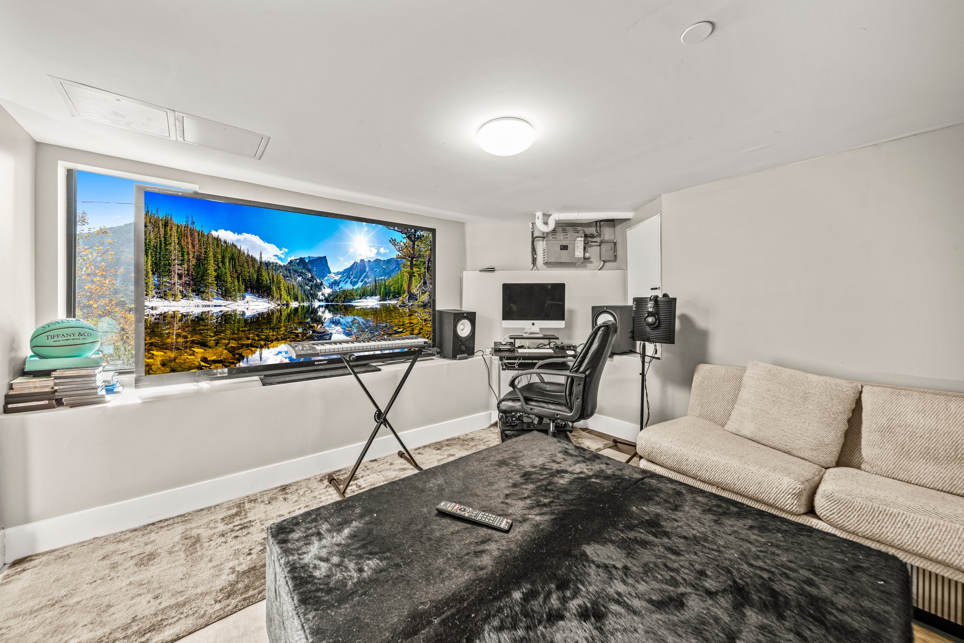 8145 Willow Glen Rd