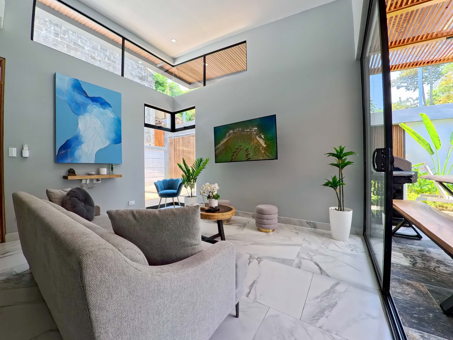 Great Location Brand New Pool House