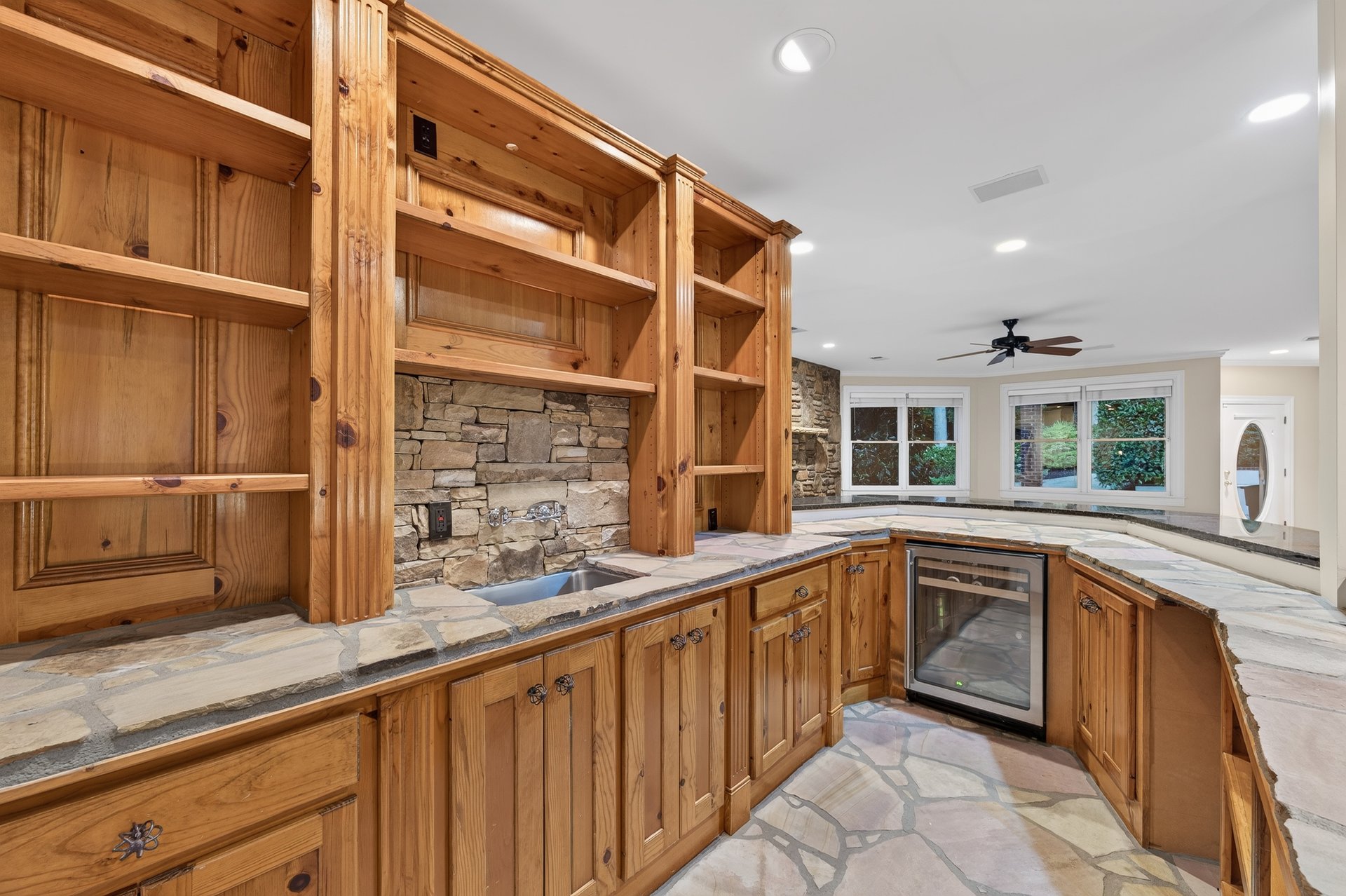1055 Hedgerose Lane