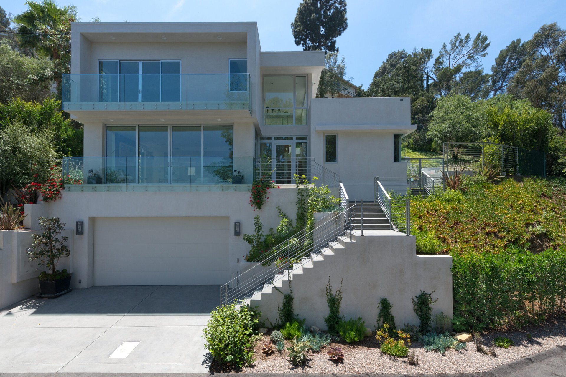 7350 Pacific View Dr