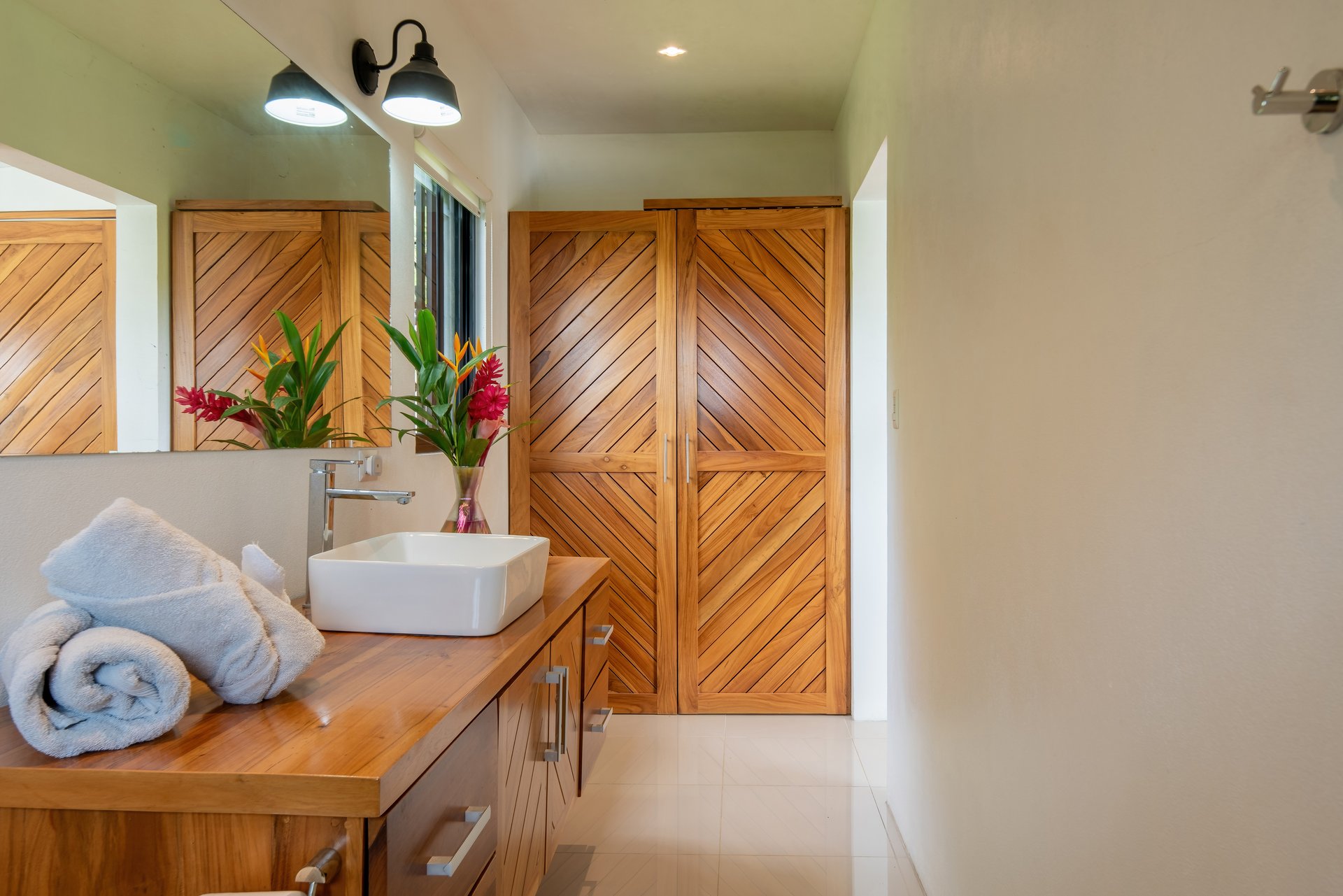 6.45 ACRES – 3 Bedroom Luxury Ocean View Home Surrounded By Vibrant Rainforest And Wildlife!!!