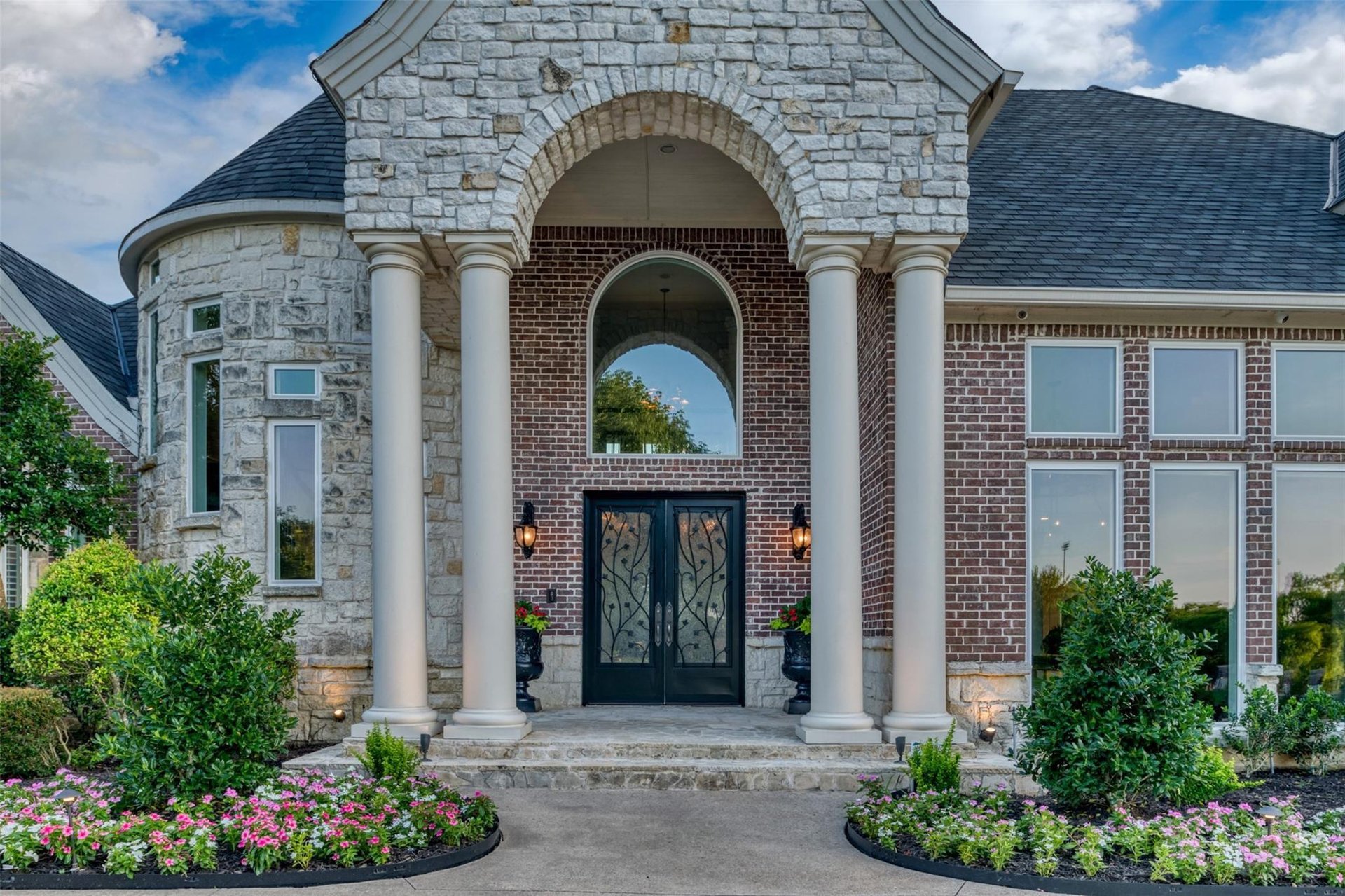 Exquisite Estate On 2.5 Acres - Heath, TX