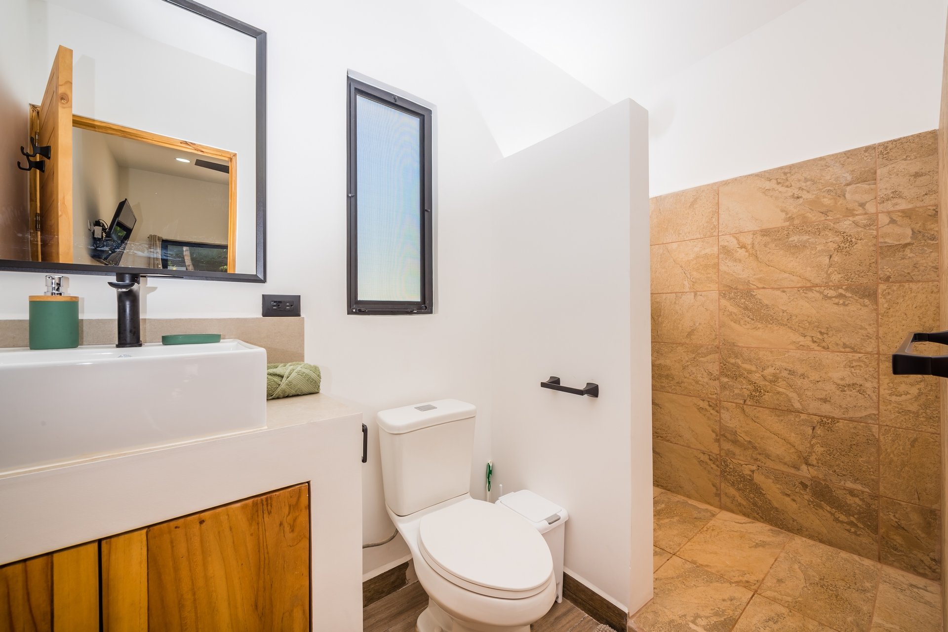 V-Caro Ju | Furnished Villa with Pool, Guest Cottage, and 4,603 m² Expansion Lot Just 15 Minutes from Tamarindo