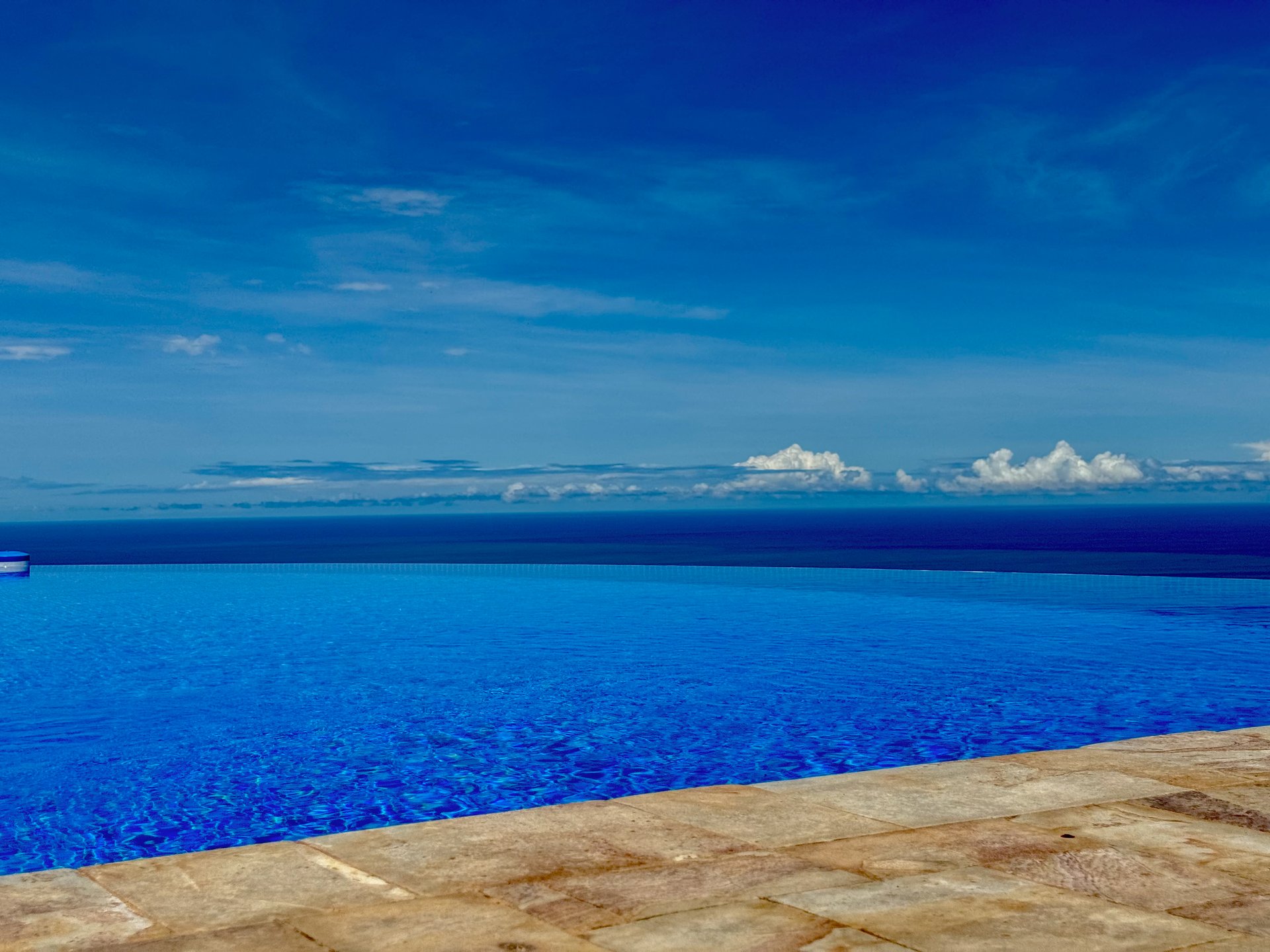 Luxury 4-Bed Villa with Ocean Views & Infinity Pool in Ojochal