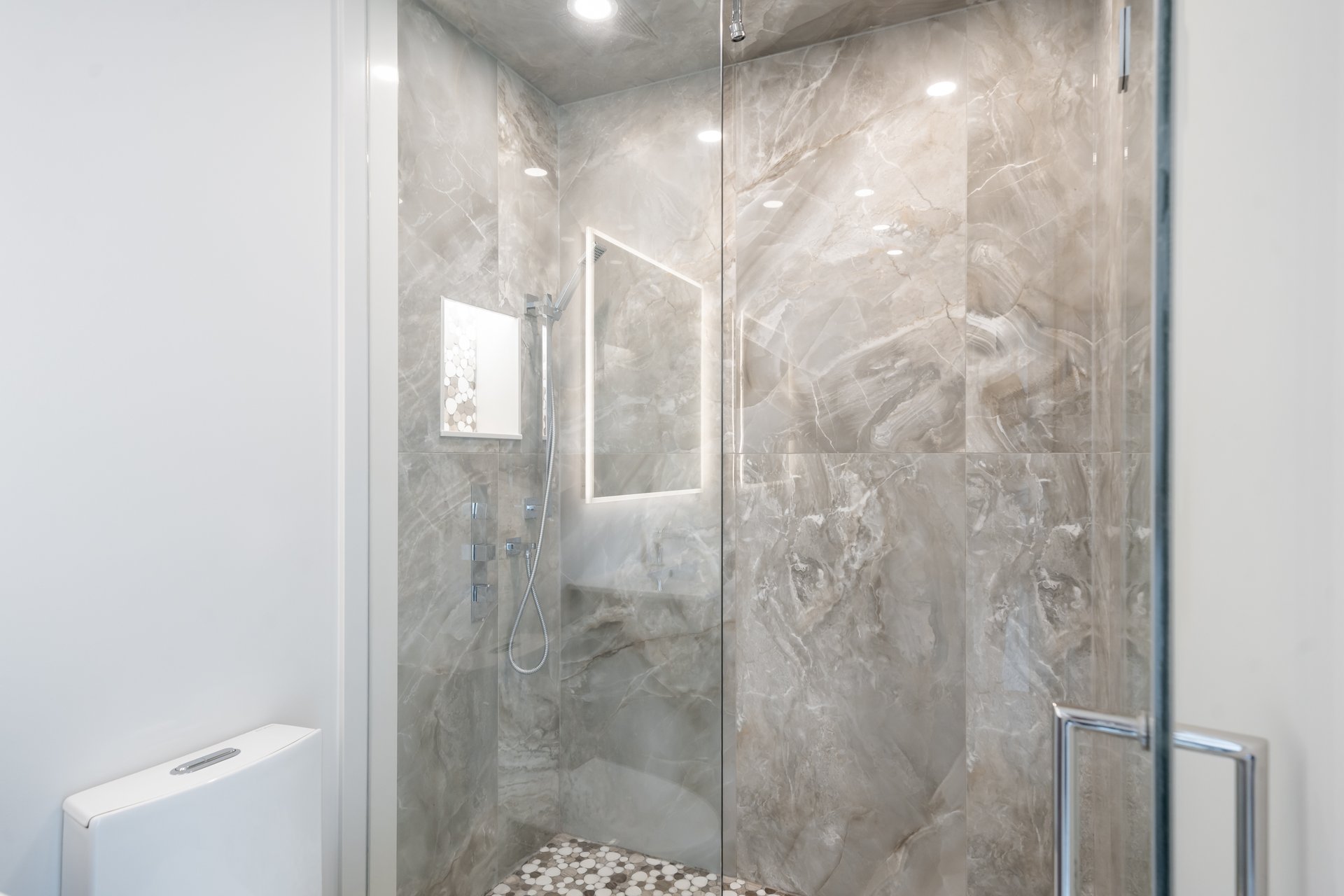 5508 Yonge St PH02