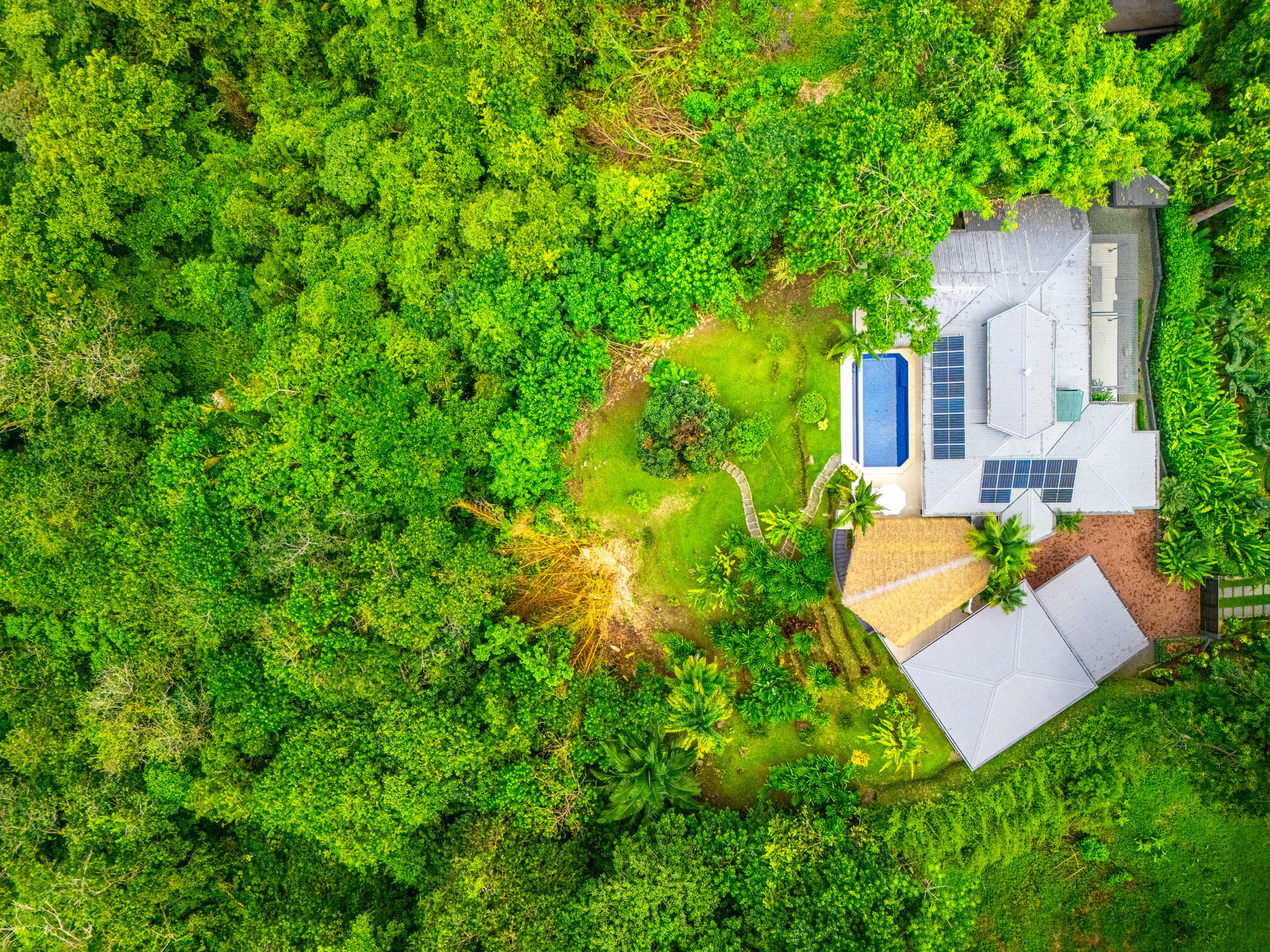Casa Amarilla – Oceanview Luxury Meets Sustainable Living in Tres Rios