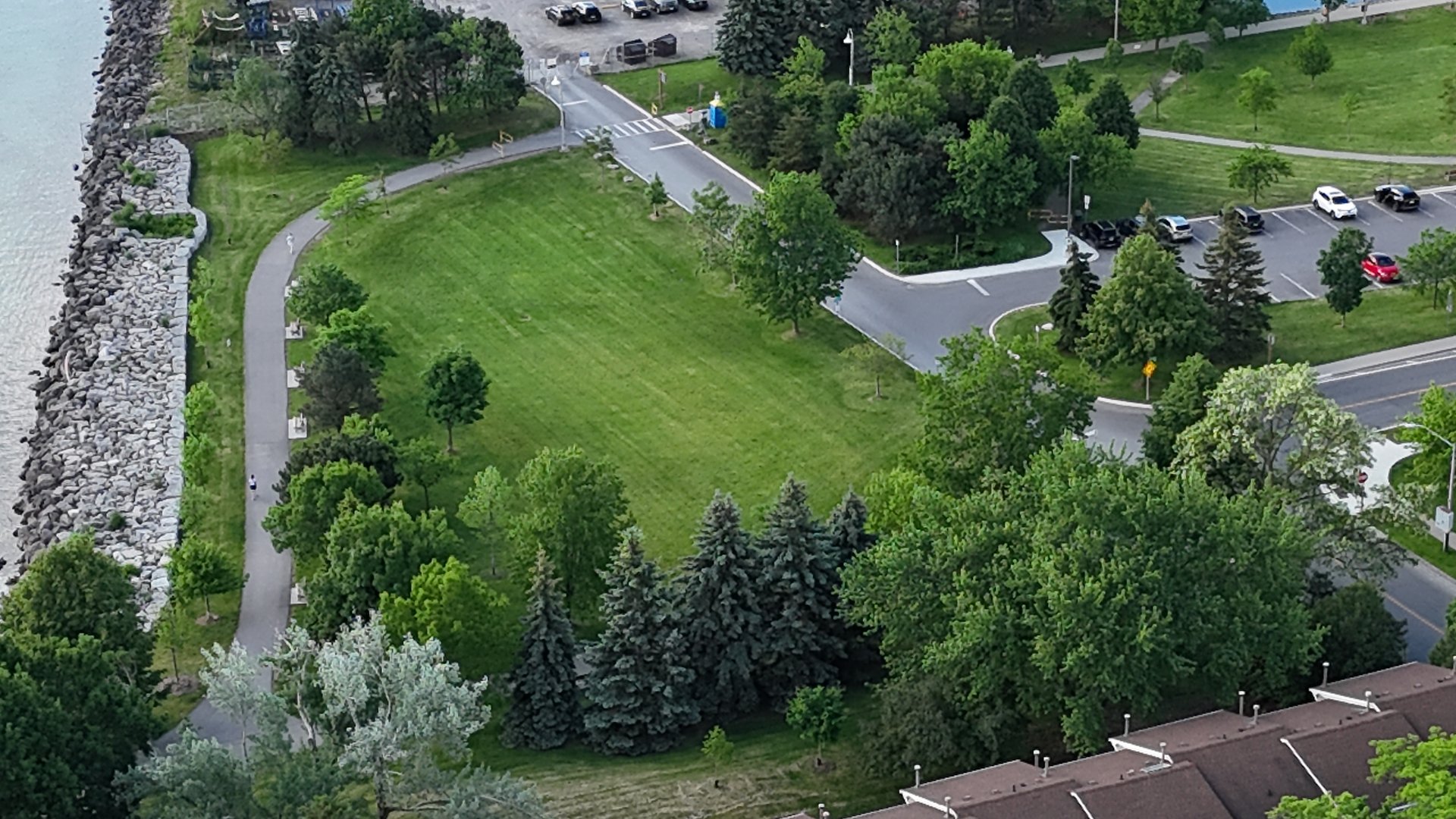 Lakeside living in the heart of Bronte!