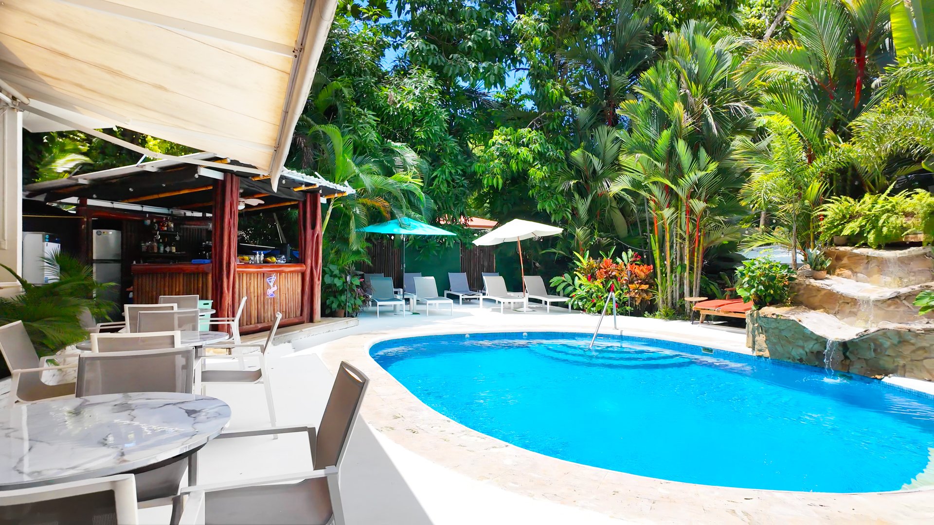 22 Unit Tropical Boutique Hotel steps from Manuel Antonio Park & Beach